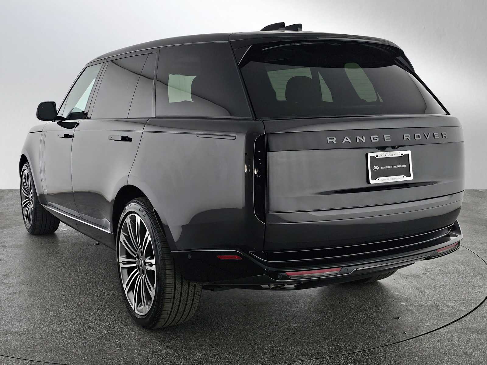 2025 Land Rover Range Rover SE photo 3