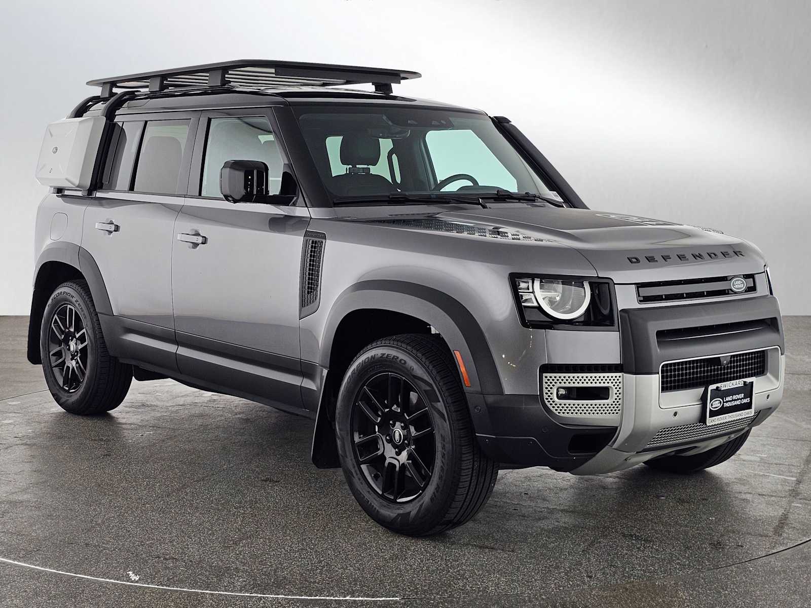 2023 Land Rover Defender S photo 6