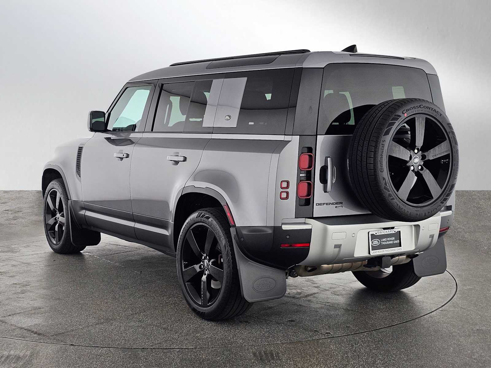 2023 Land Rover Defender SE photo 2
