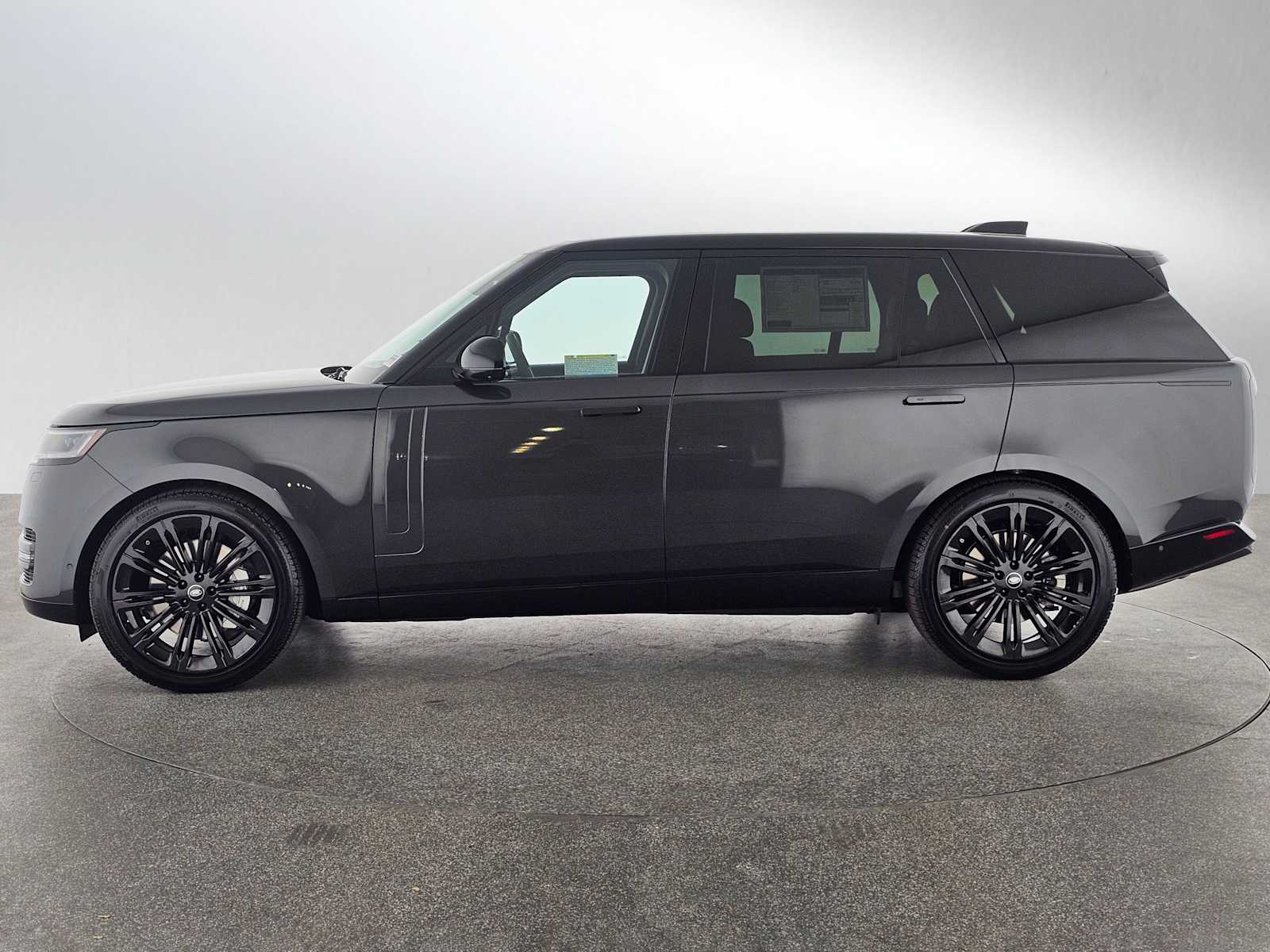 2025 Land Rover Range Rover SE photo 2