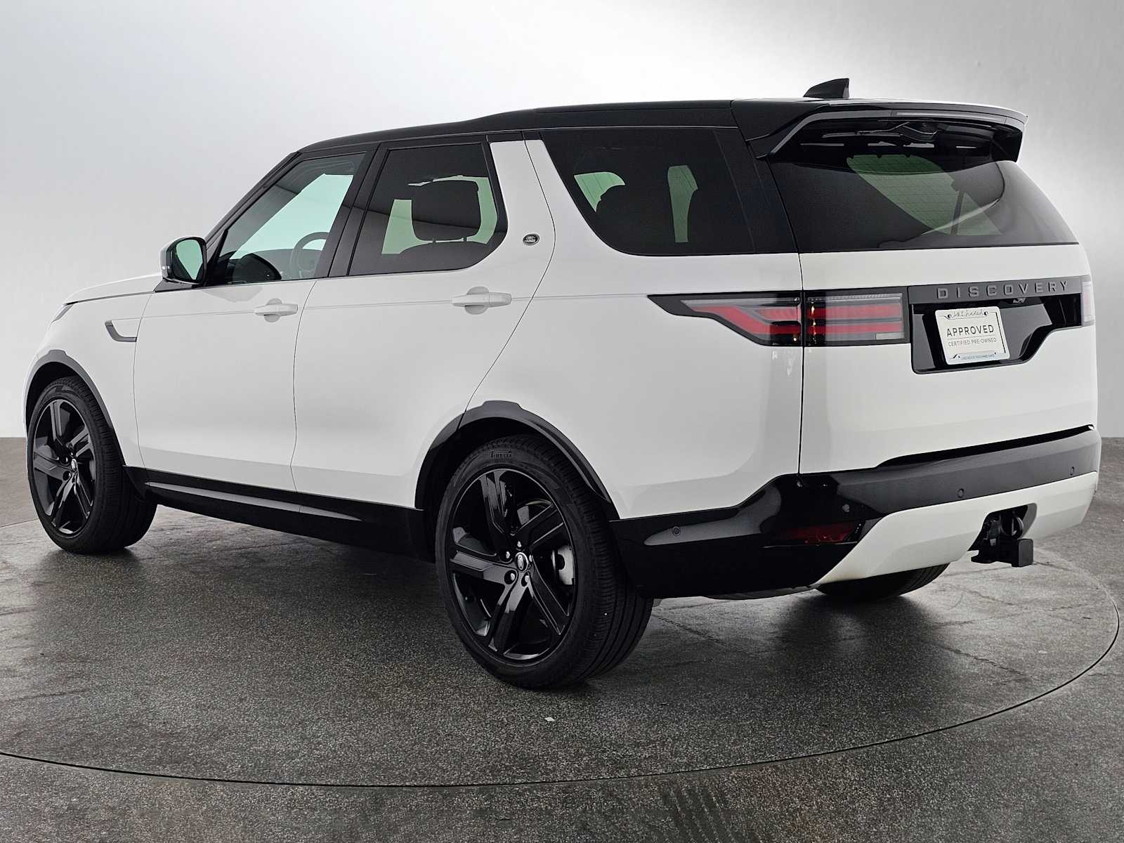 2024 Land Rover Discovery SE photo 3