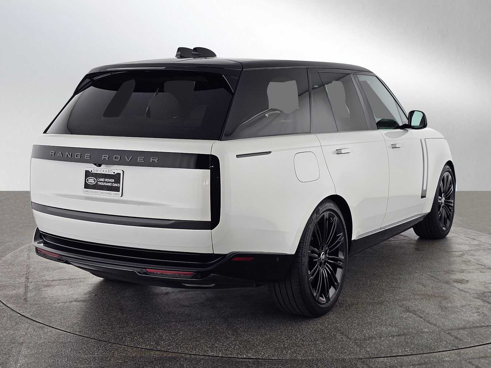 2025 Land Rover Range Rover SE photo 4