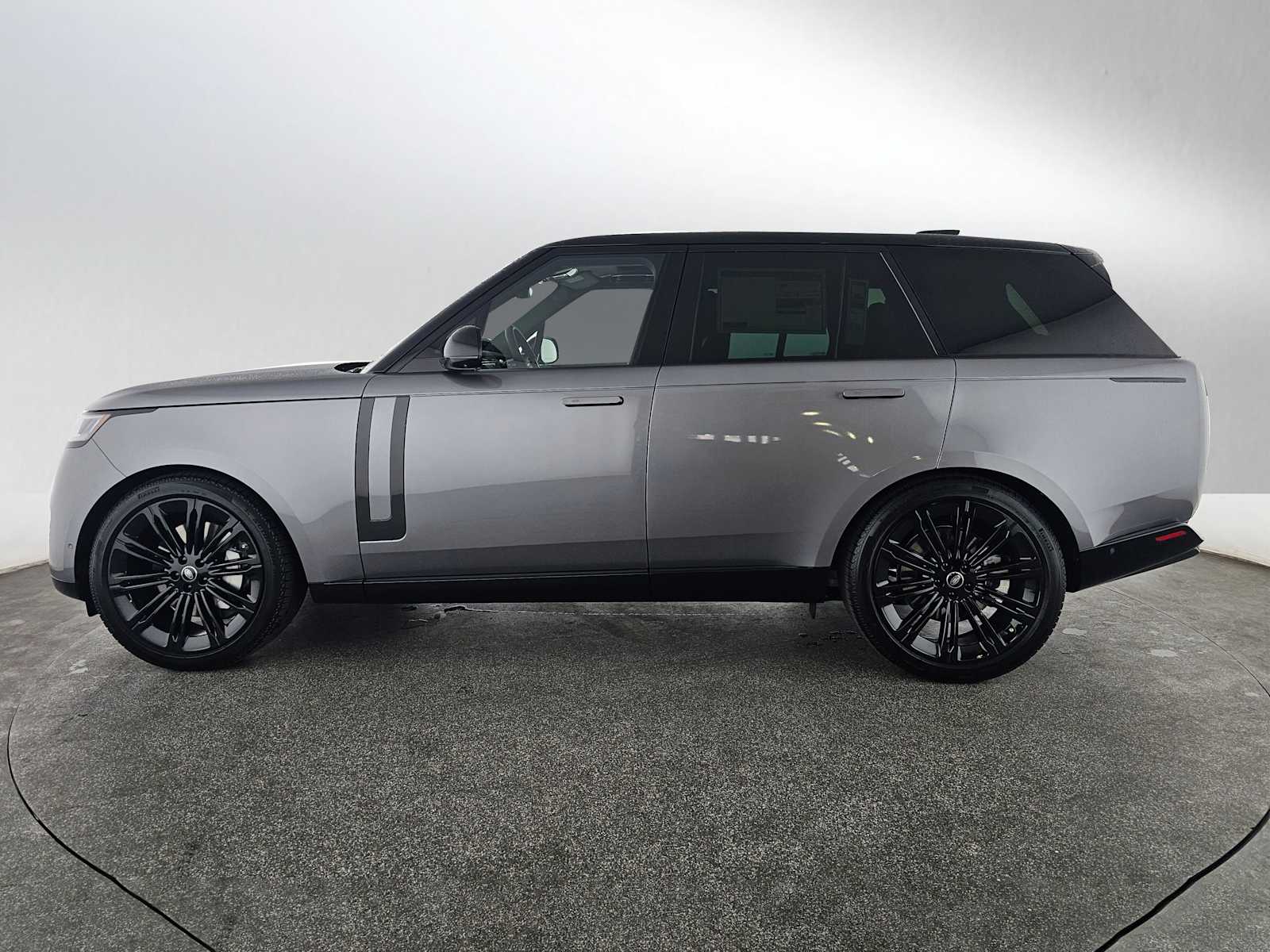 2025 Land Rover Range Rover SE photo 2