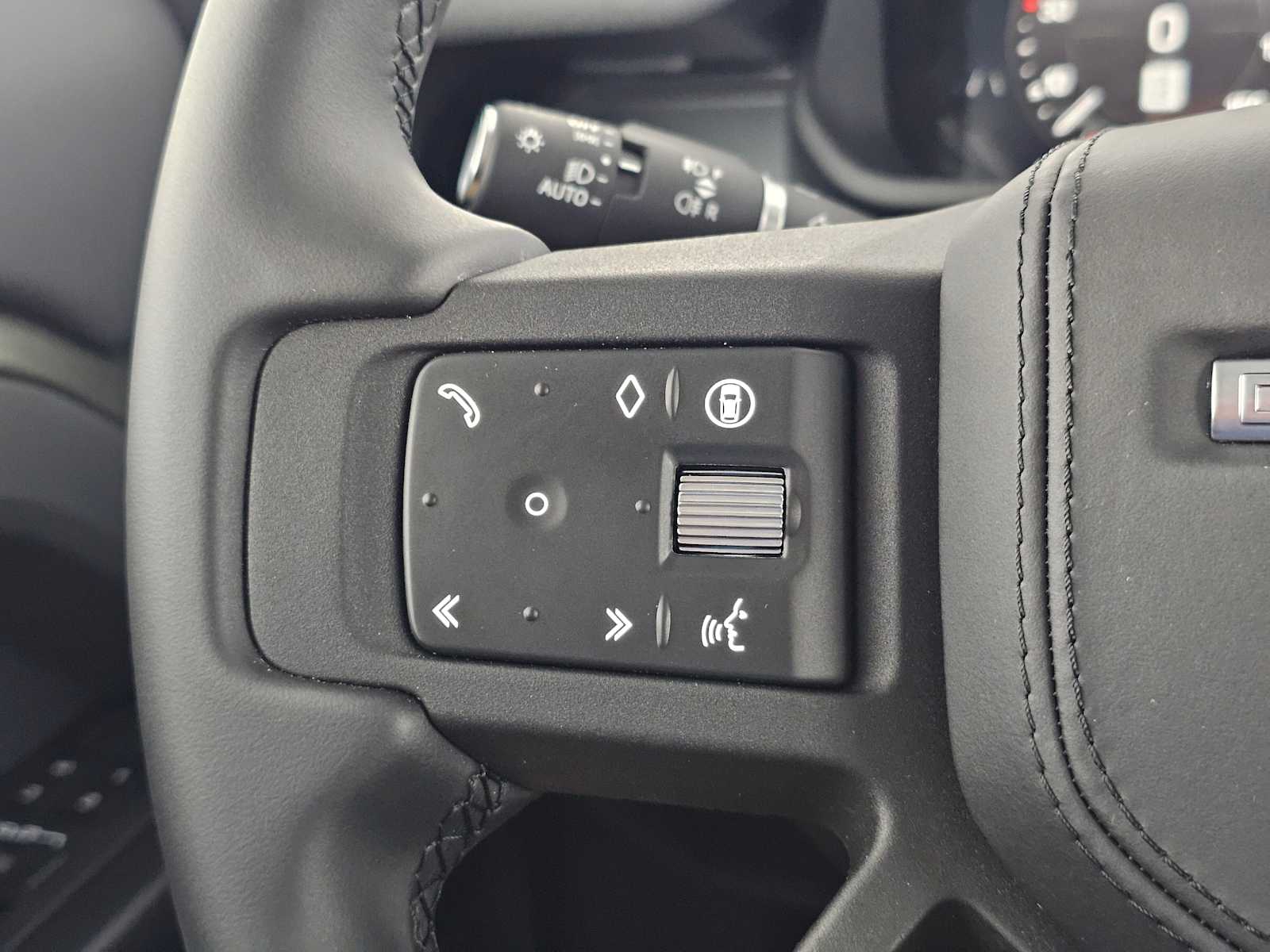 2025 Land Rover Defender X - Photo 27