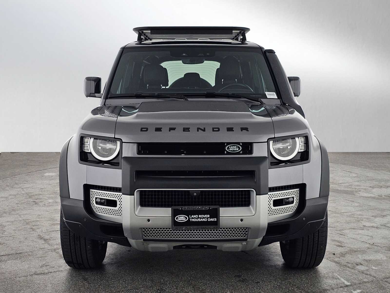 2023 Land Rover Defender S photo 3