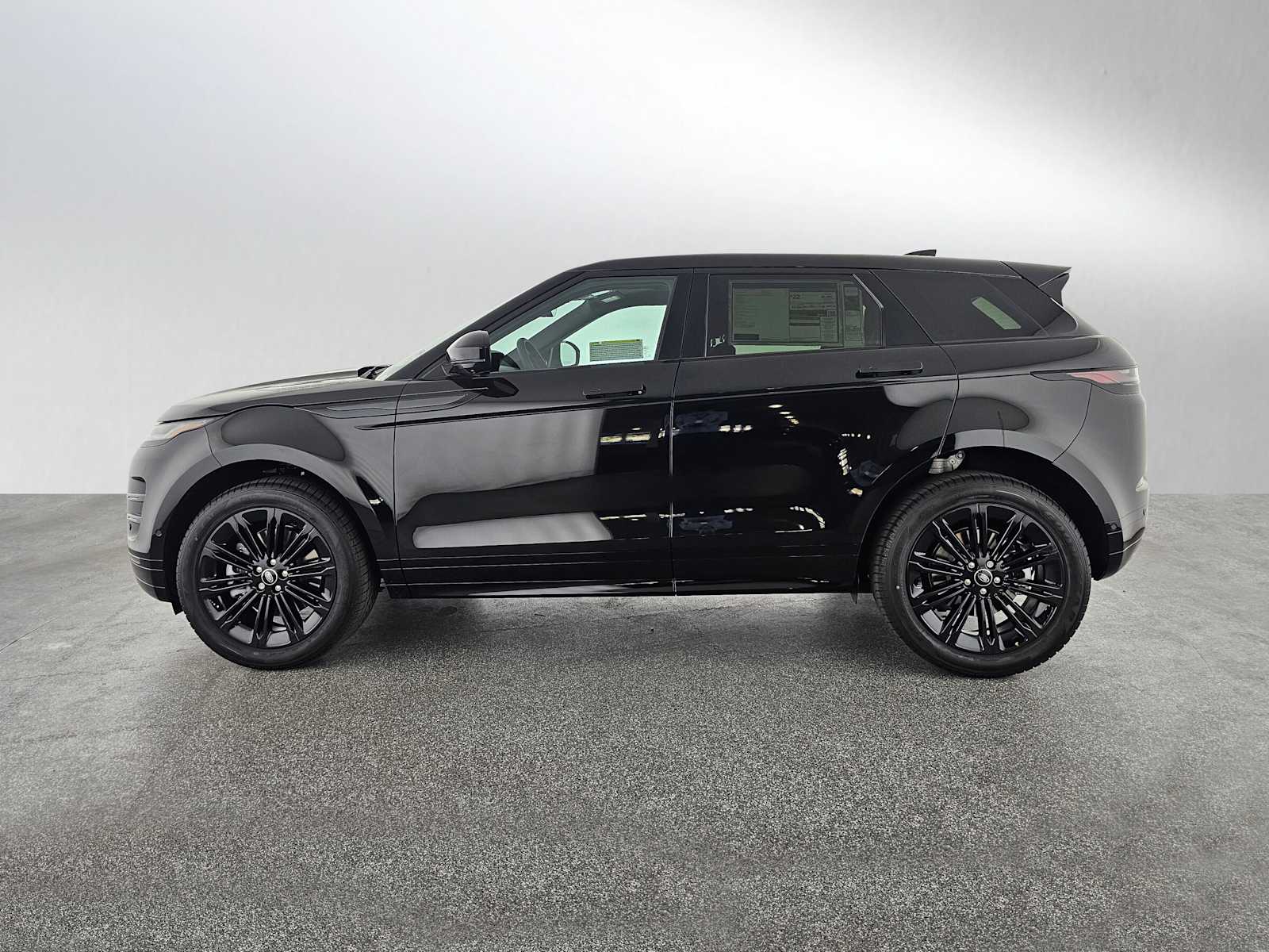2026 Land Rover Range Rover Evoque Dynamic SE photo 2