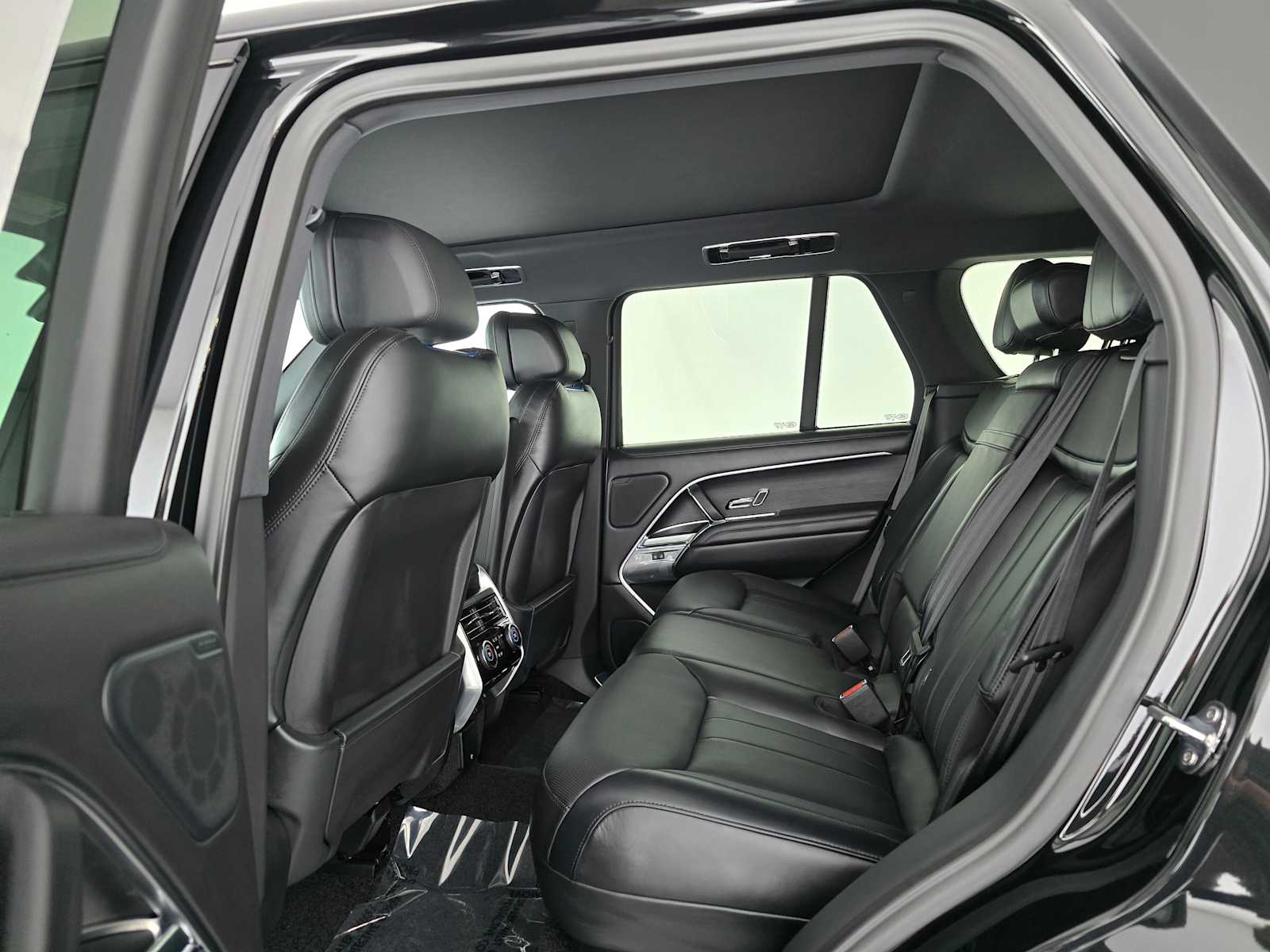 2025 Land Rover Range Rover SE - Photo 17