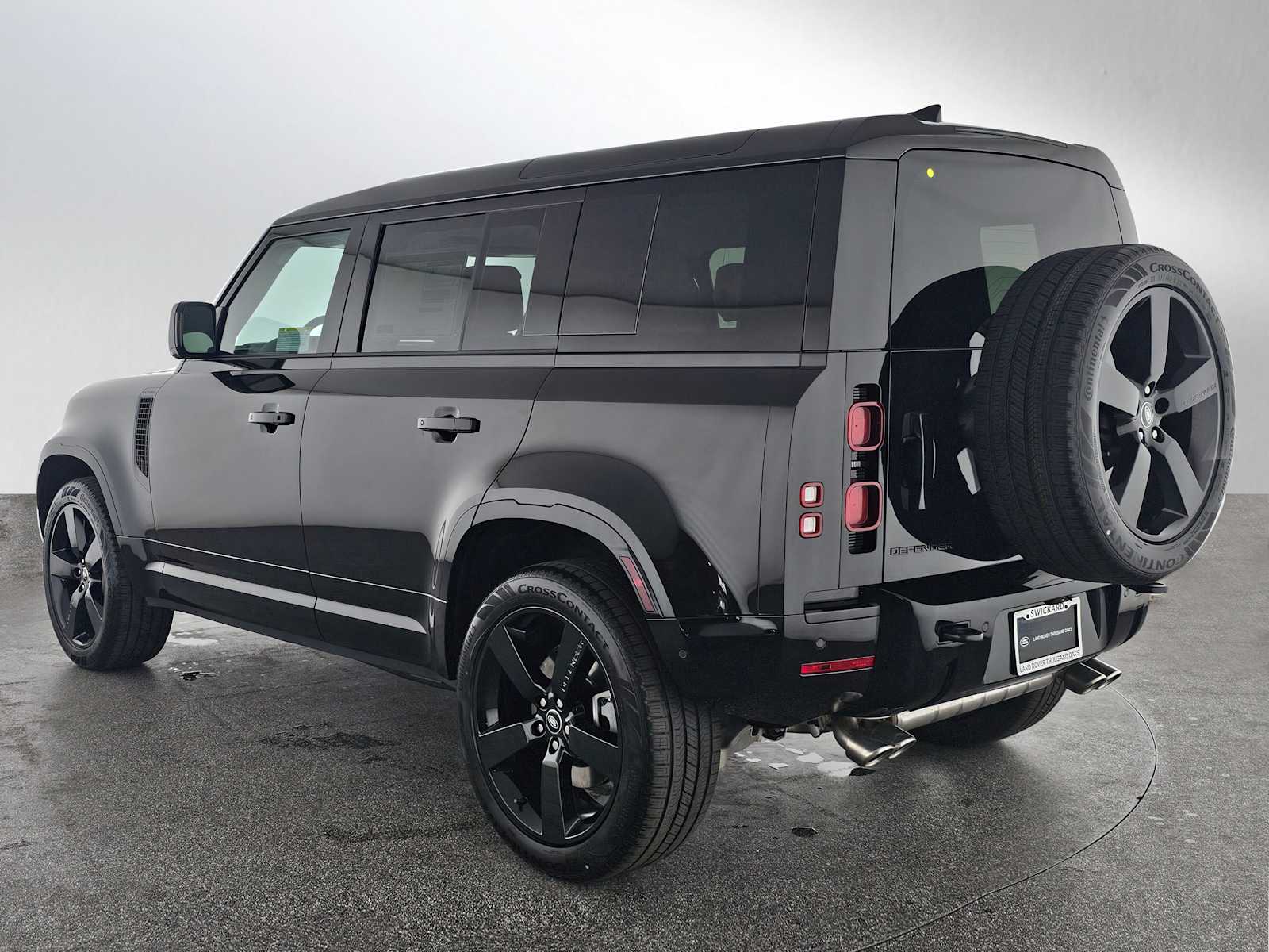 2025 Land Rover Defender 110 X-Dynamic SE photo 3