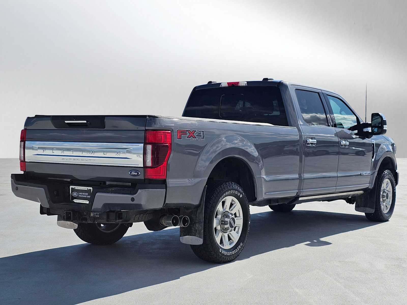 2022 Ford Super Duty F-350 SRW Pickup Platinum 4WD Crew Cab 6.75 Box photo 2