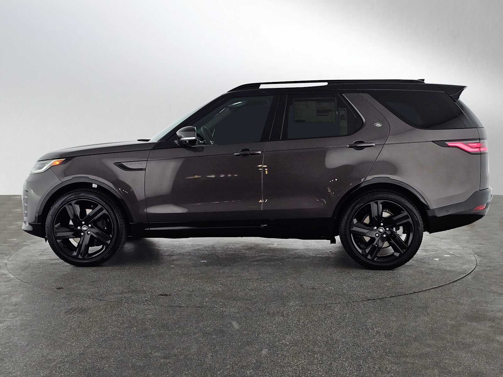 2025 Land Rover Discovery SE photo 2