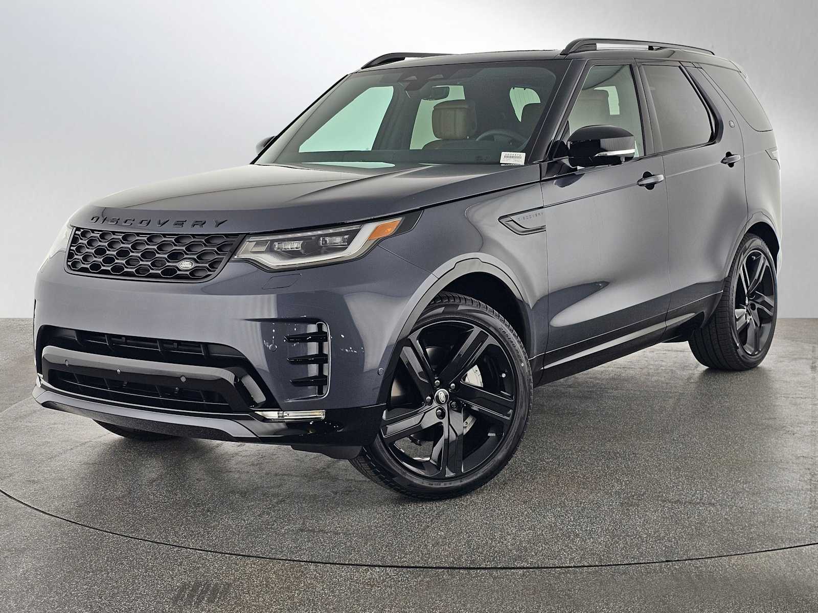2026 Land Rover Discovery P300 Dynamic SE's photo