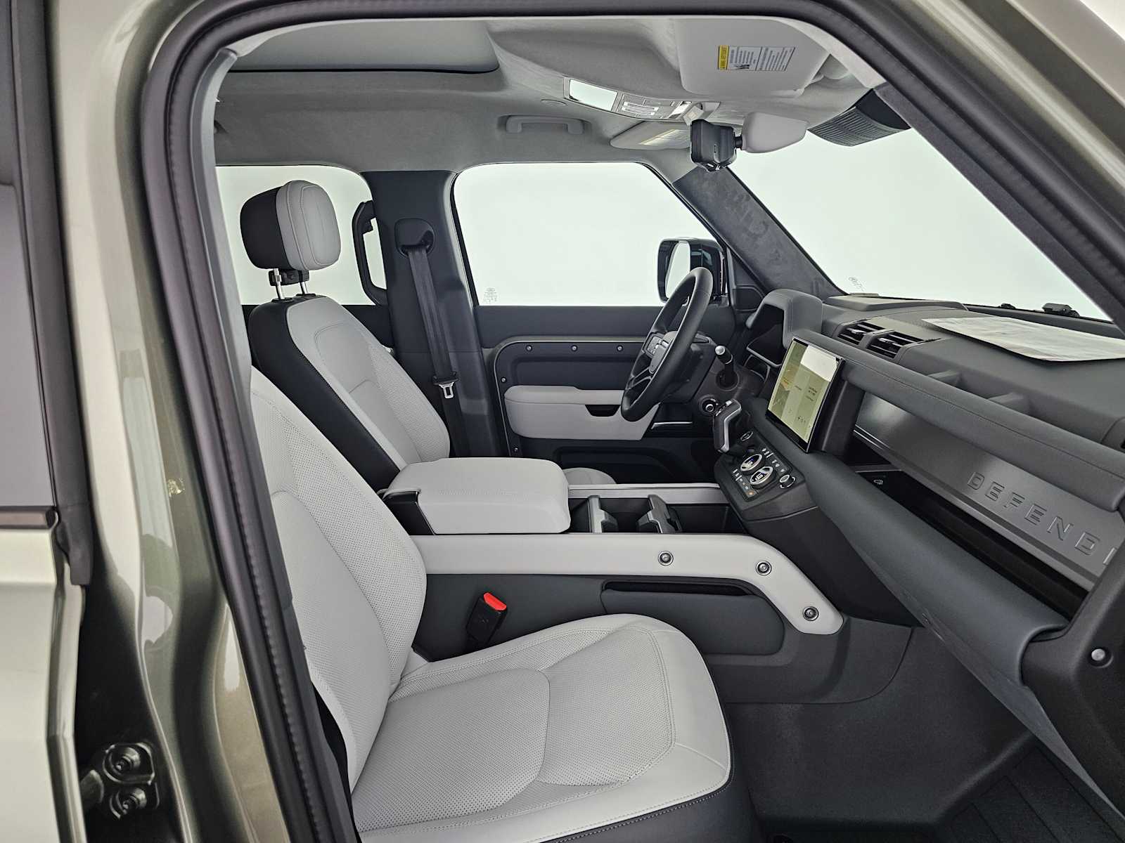 2025 Land Rover Defender 110 X P400's photo