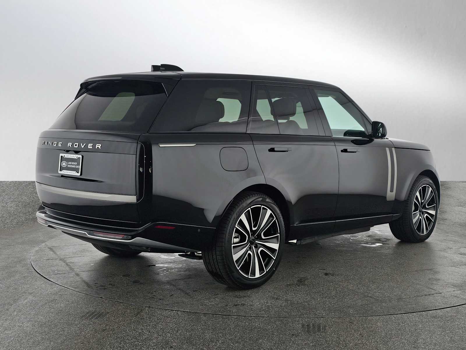 2026 Land Rover Range Rover SE photo 4