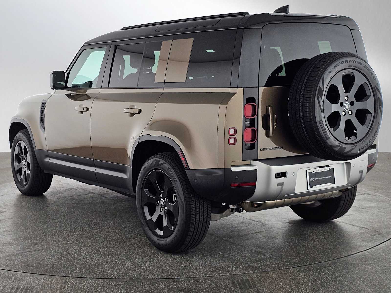 2025 Land Rover Defender S photo 3