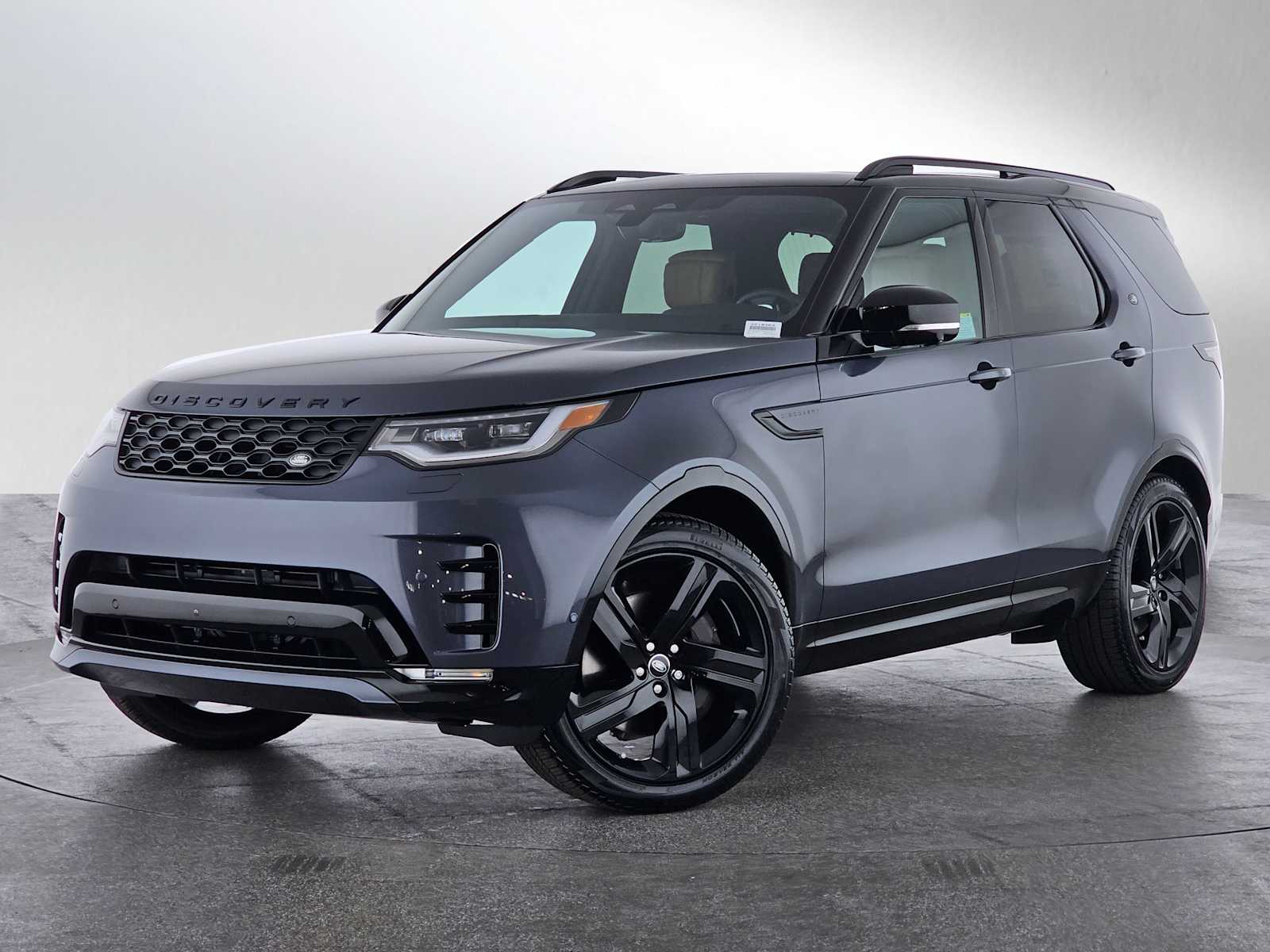 2025 Land Rover Discovery Dynamic SE's photo