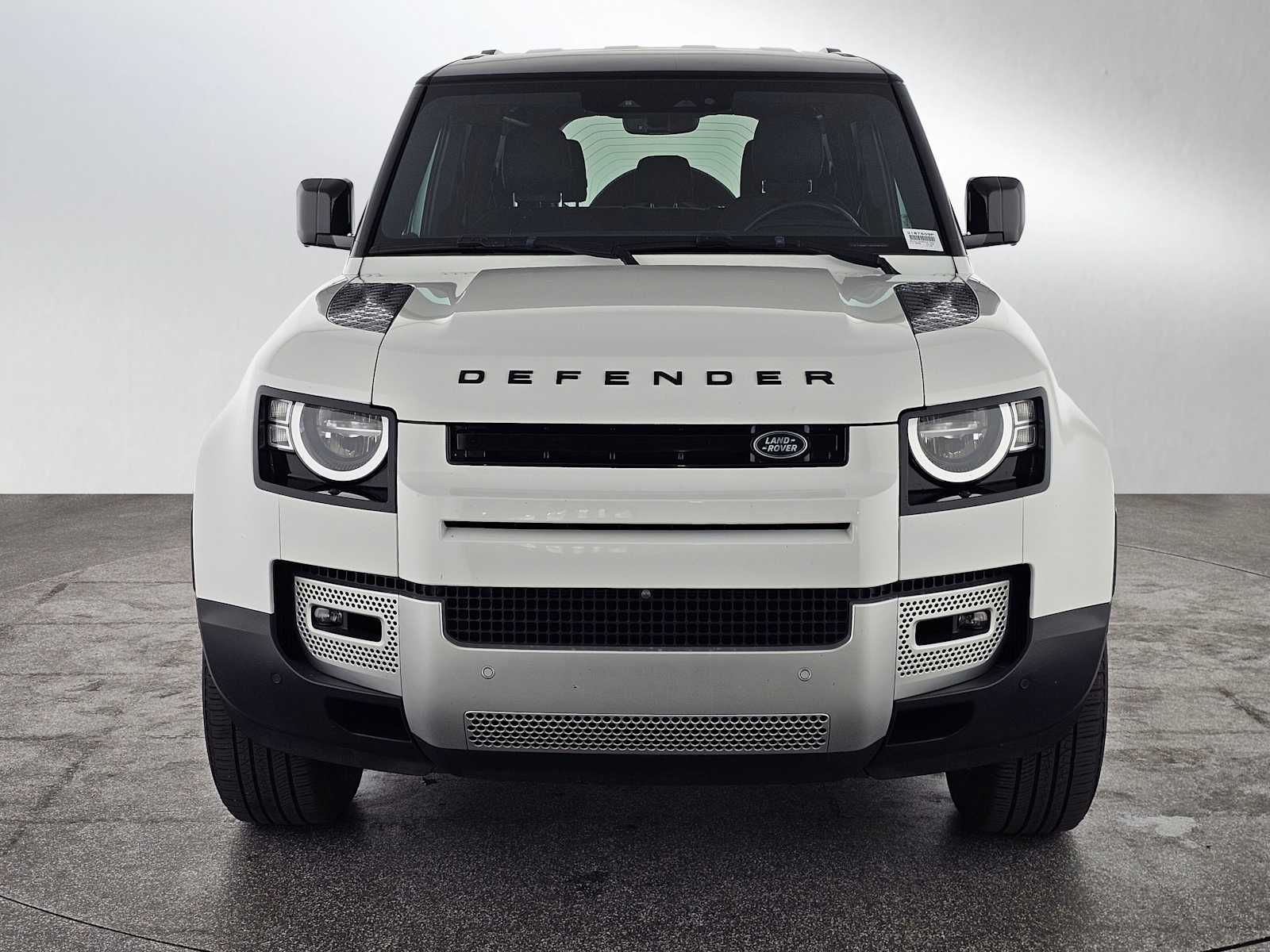 2023 Land Rover Defender S photo 3