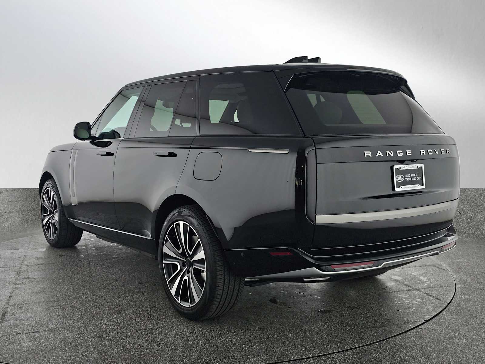 2026 Land Rover Range Rover SE photo 2