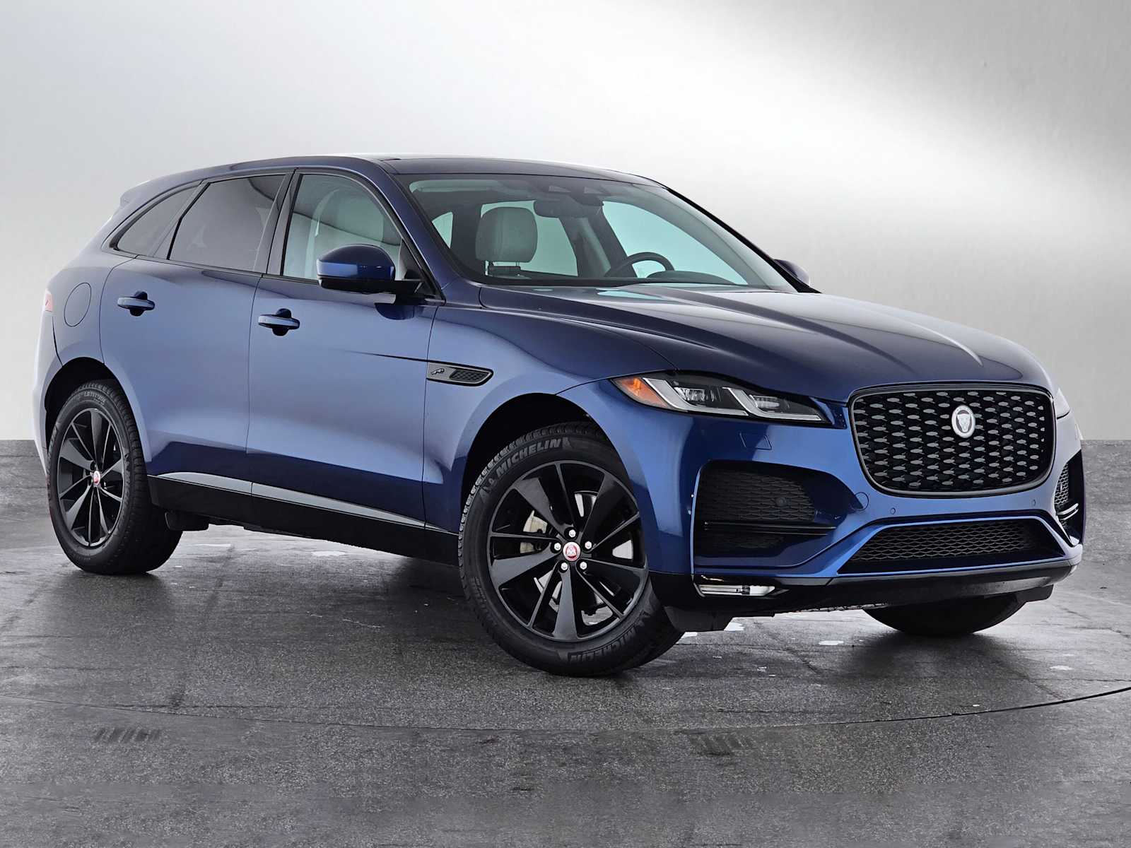 2022 Jaguar F-PACE P250 S photo 3