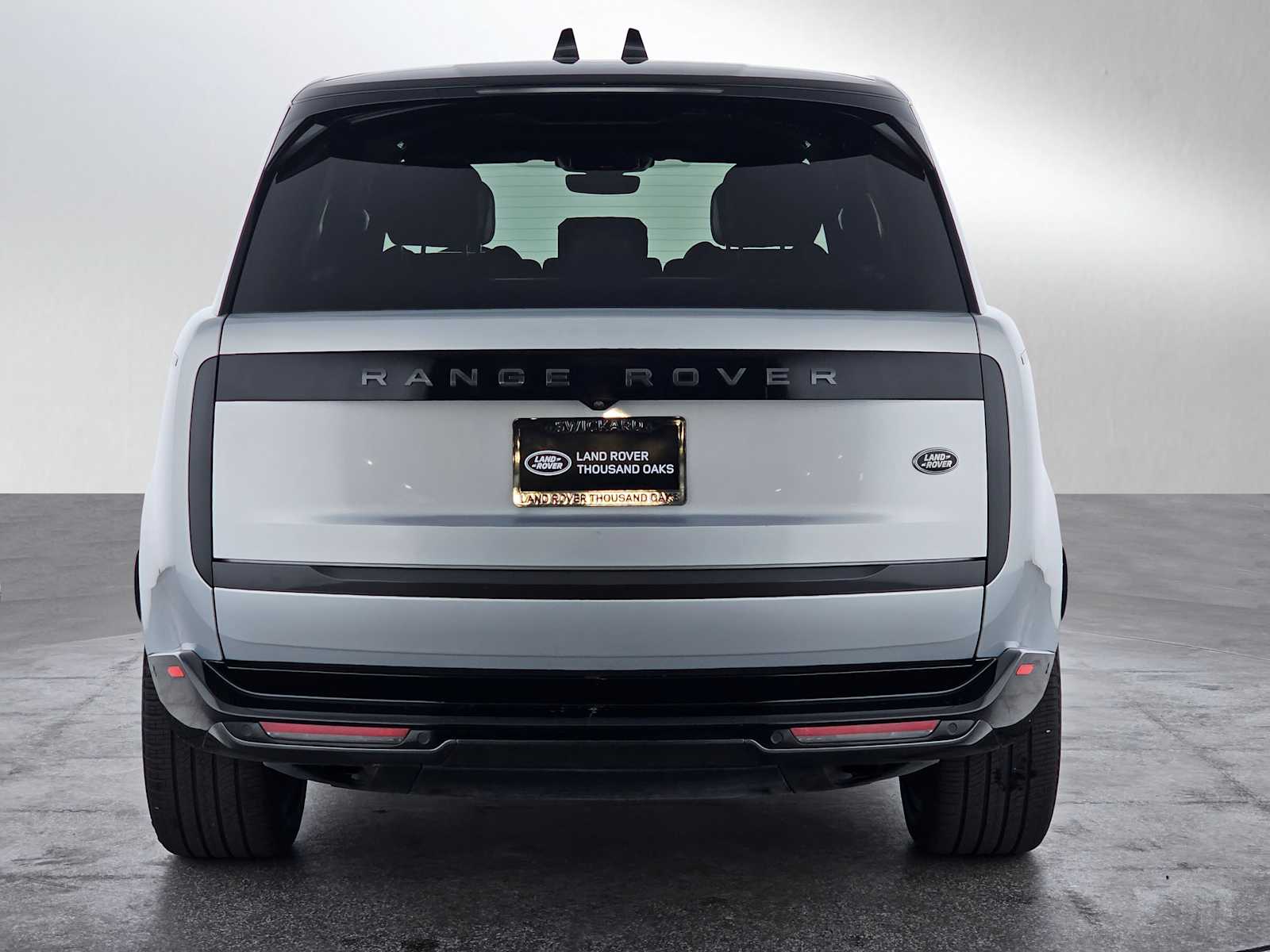 2023 Land Rover Range Rover SE photo 4