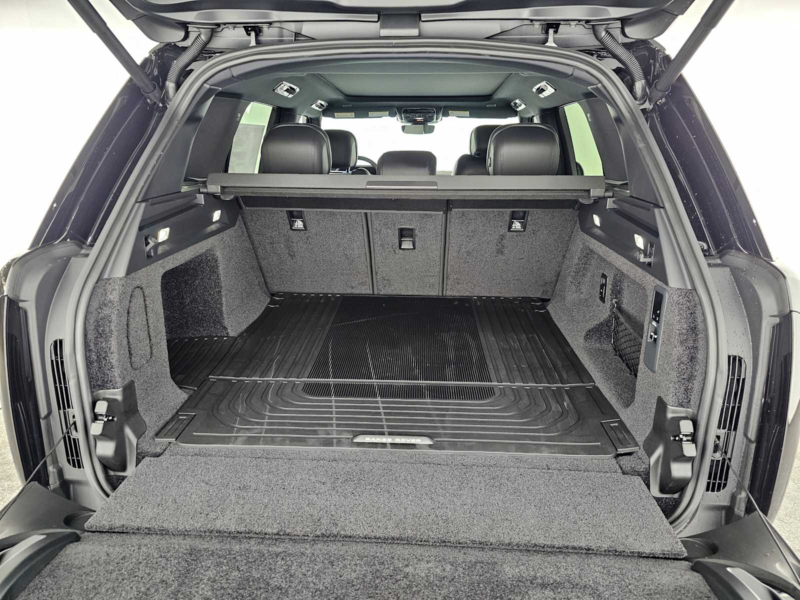 2025 Land Rover Range Rover SE - Photo 13