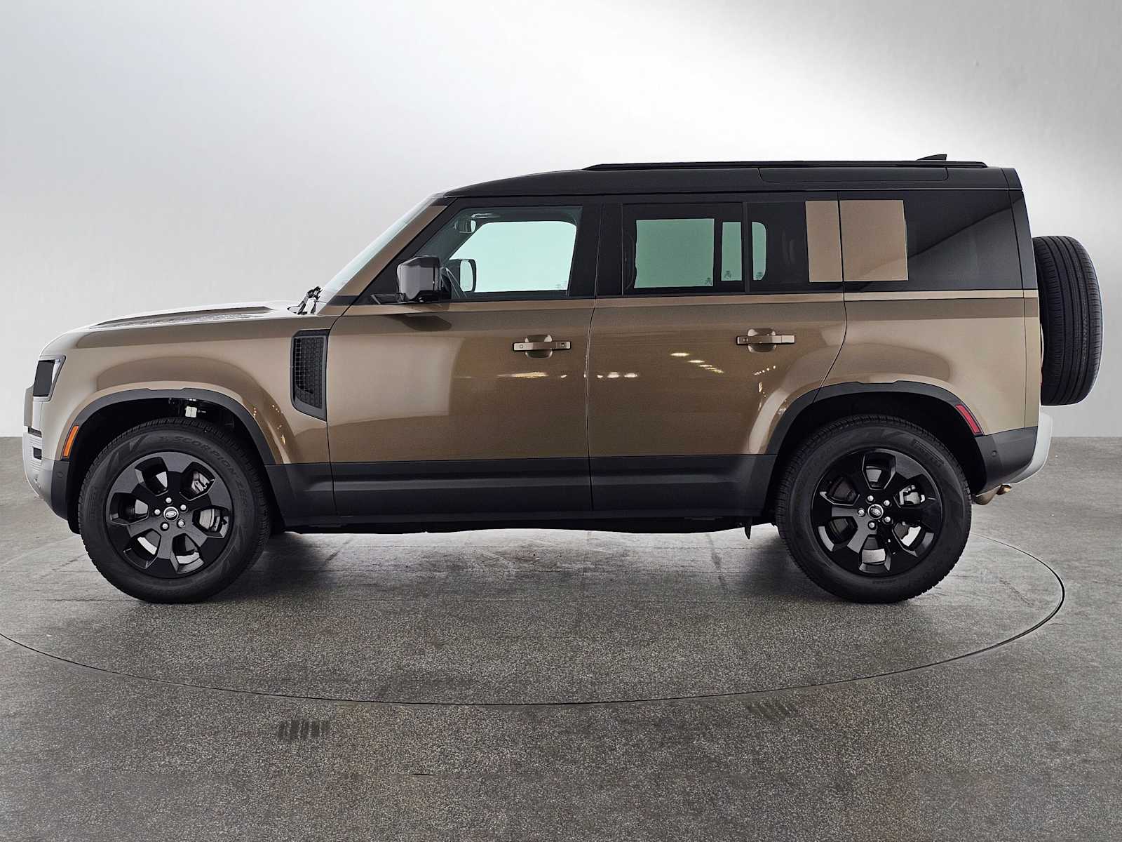 2025 Land Rover Defender S photo 2