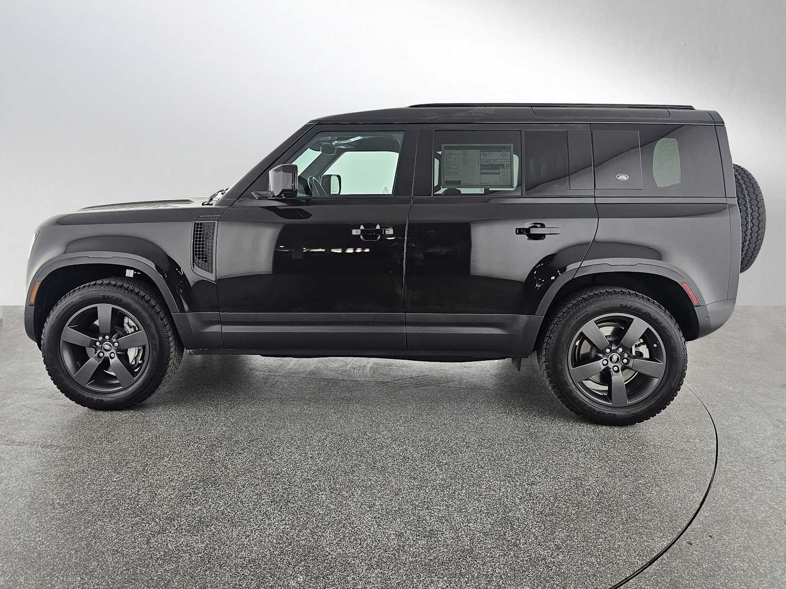 2024 Land Rover Defender 110 S photo 2