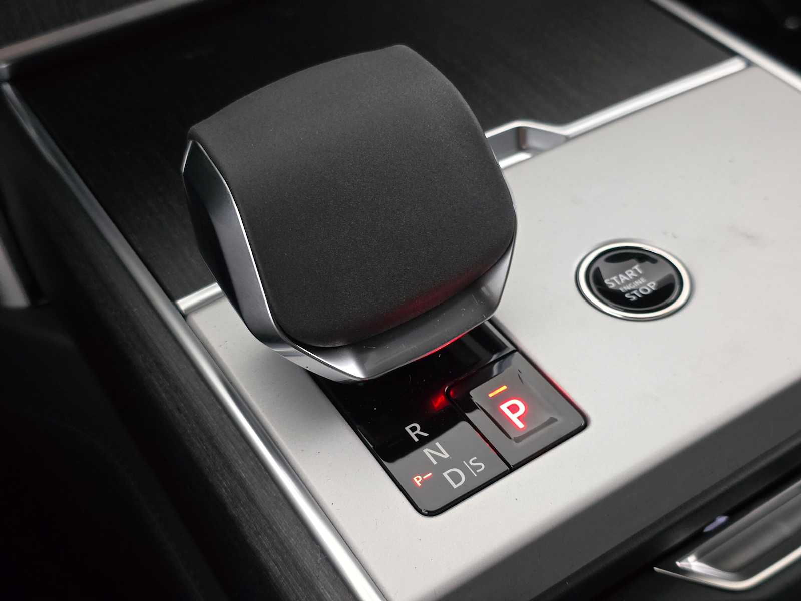 2025 Land Rover Range Rover SE - Photo 29