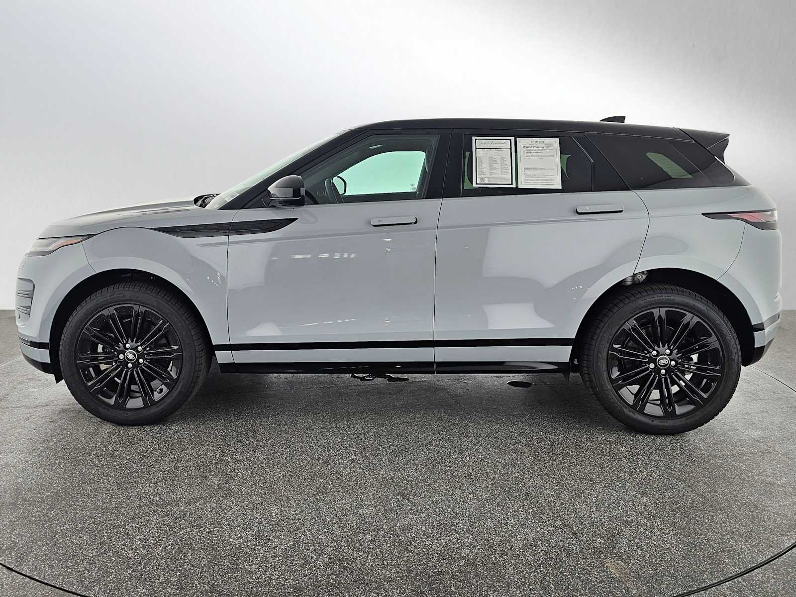 2025 Land Rover Range Rover Evoque Dynamic SE photo 2