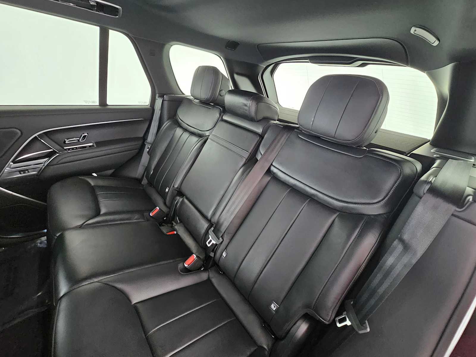 2025 Land Rover Range Rover SE - Photo 16