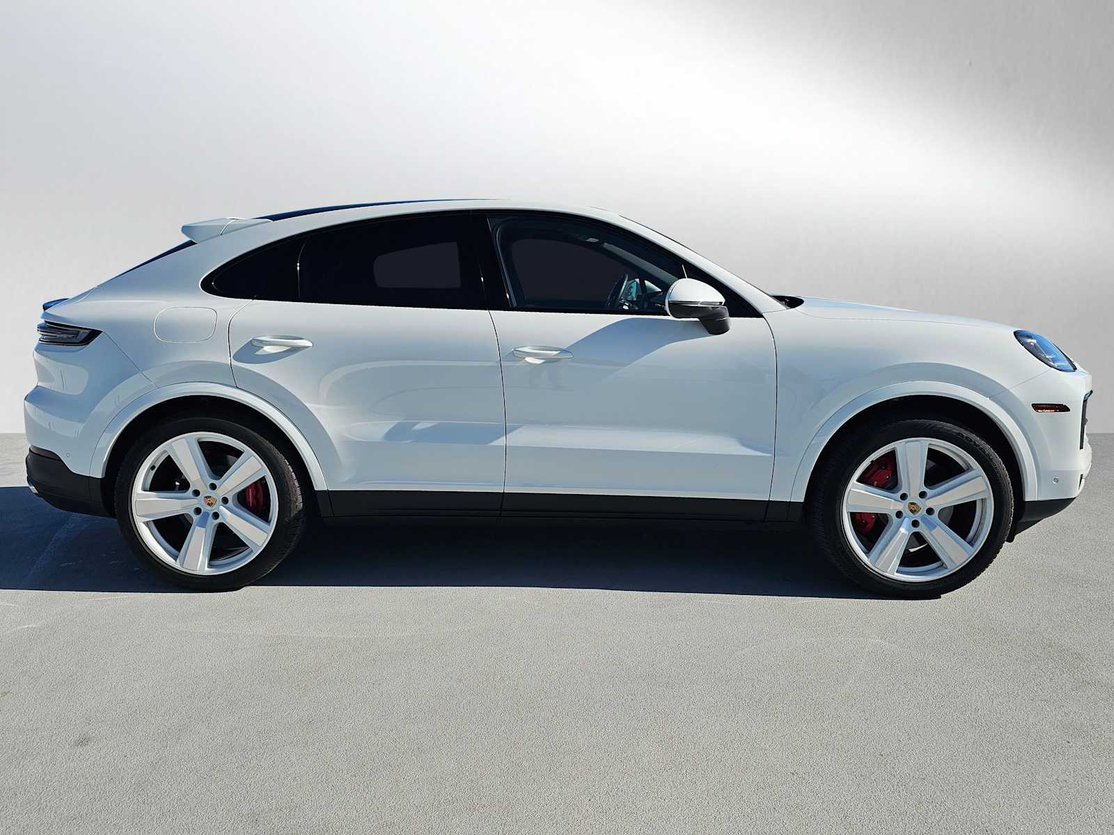 2025 Porsche Cayenne S photo 5