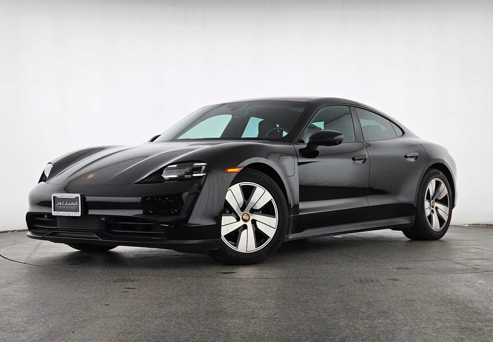 2023 Porsche Taycan Base's photo