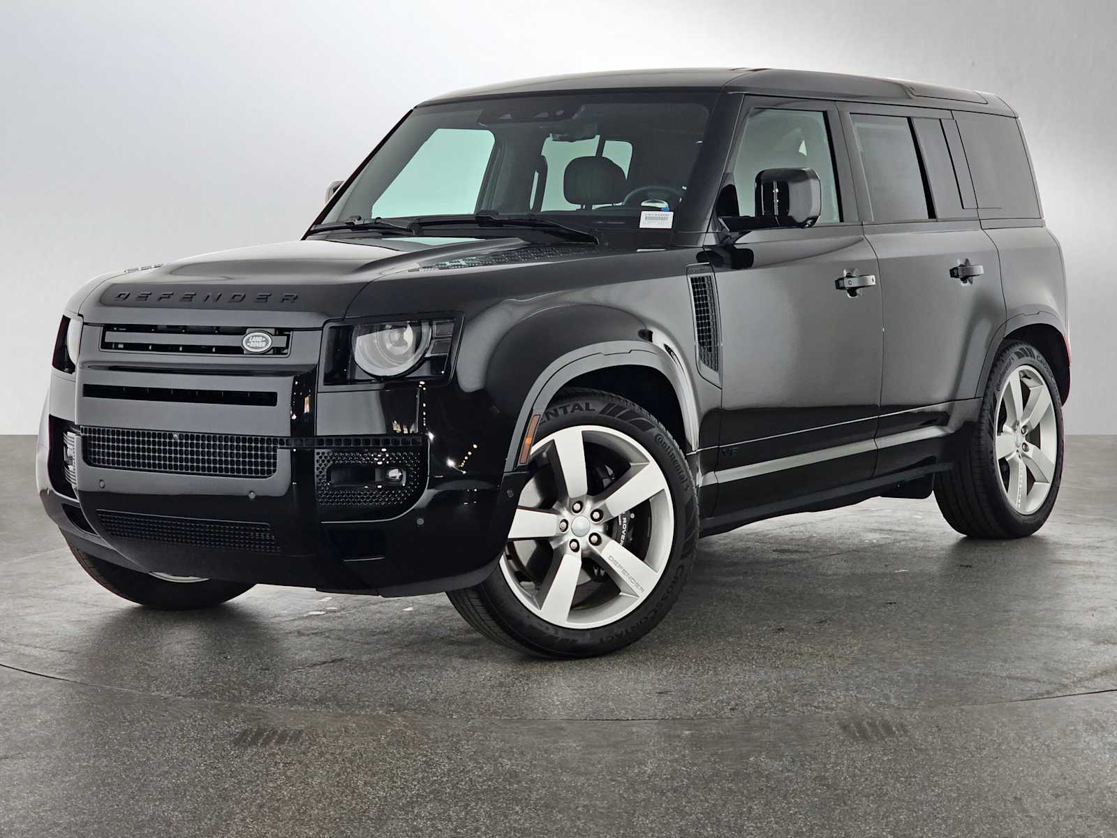 2025 Land Rover Defender V8's photo