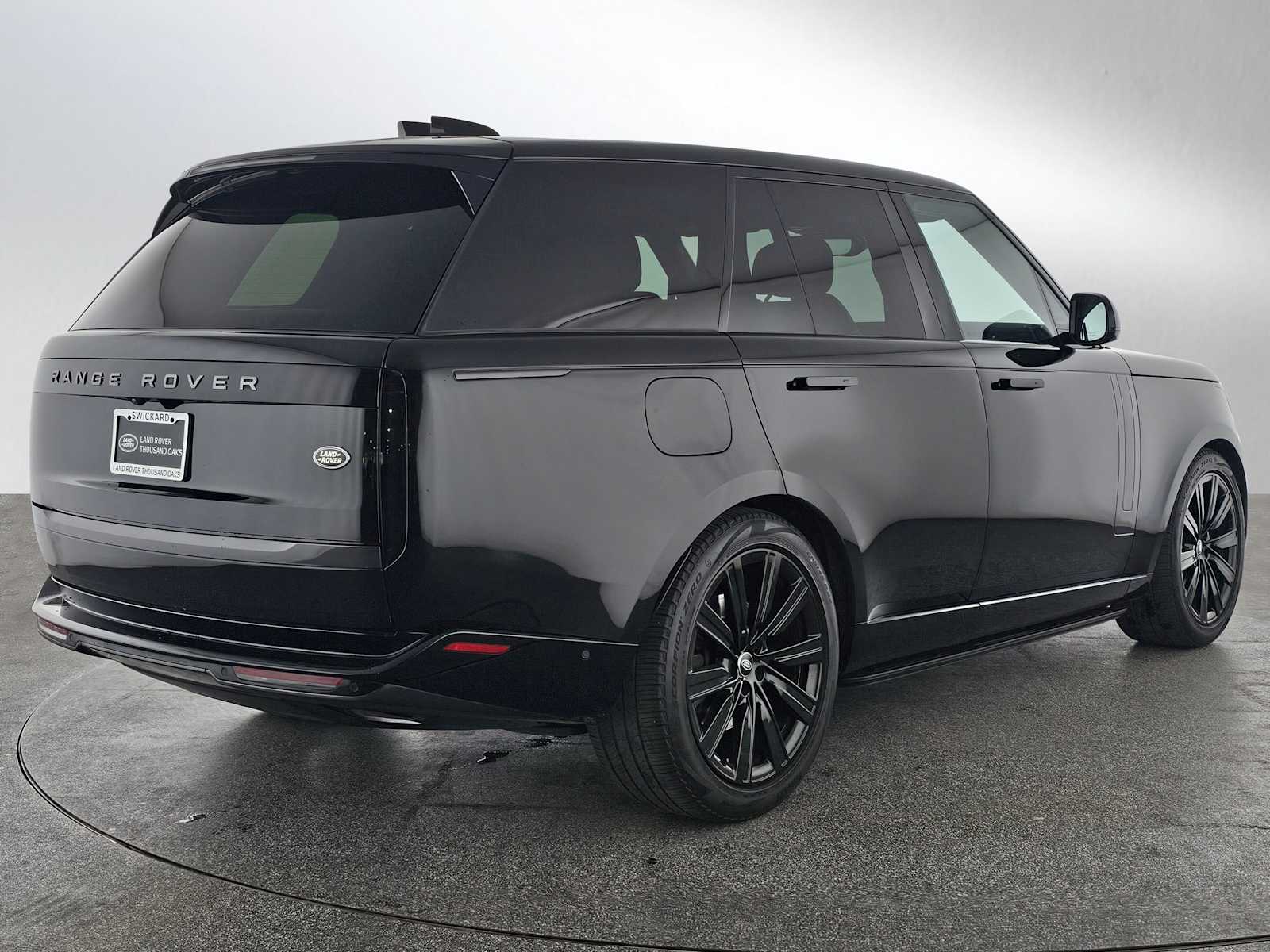 2023 Land Rover Range Rover SE photo 4