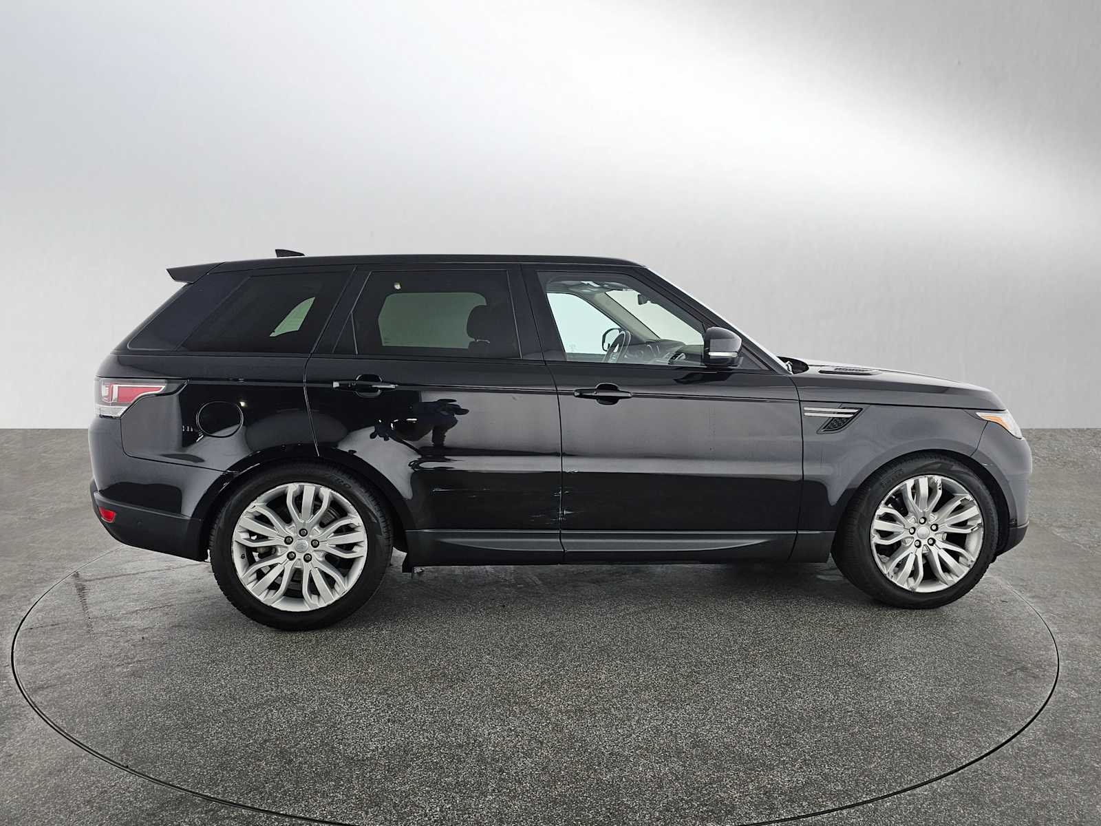 2017 Land Rover Range Rover Sport SE photo 2