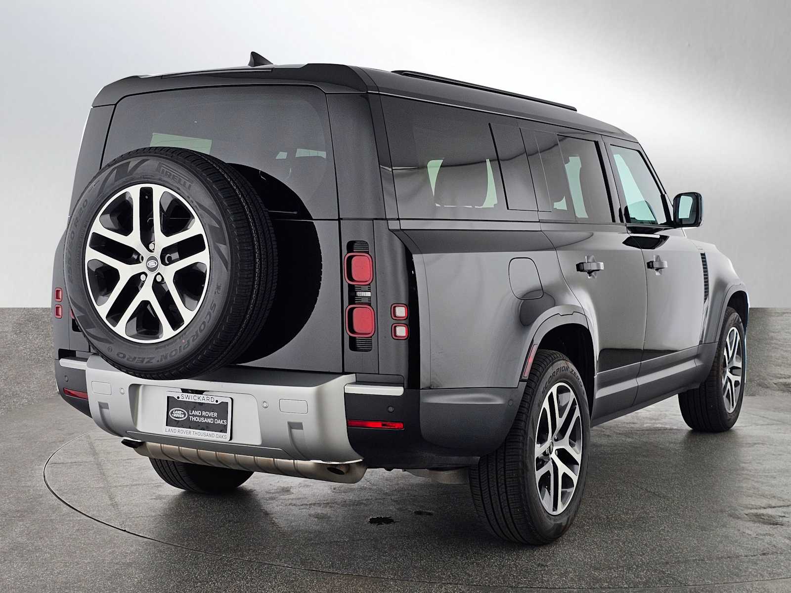 2025 Land Rover Defender S photo 4