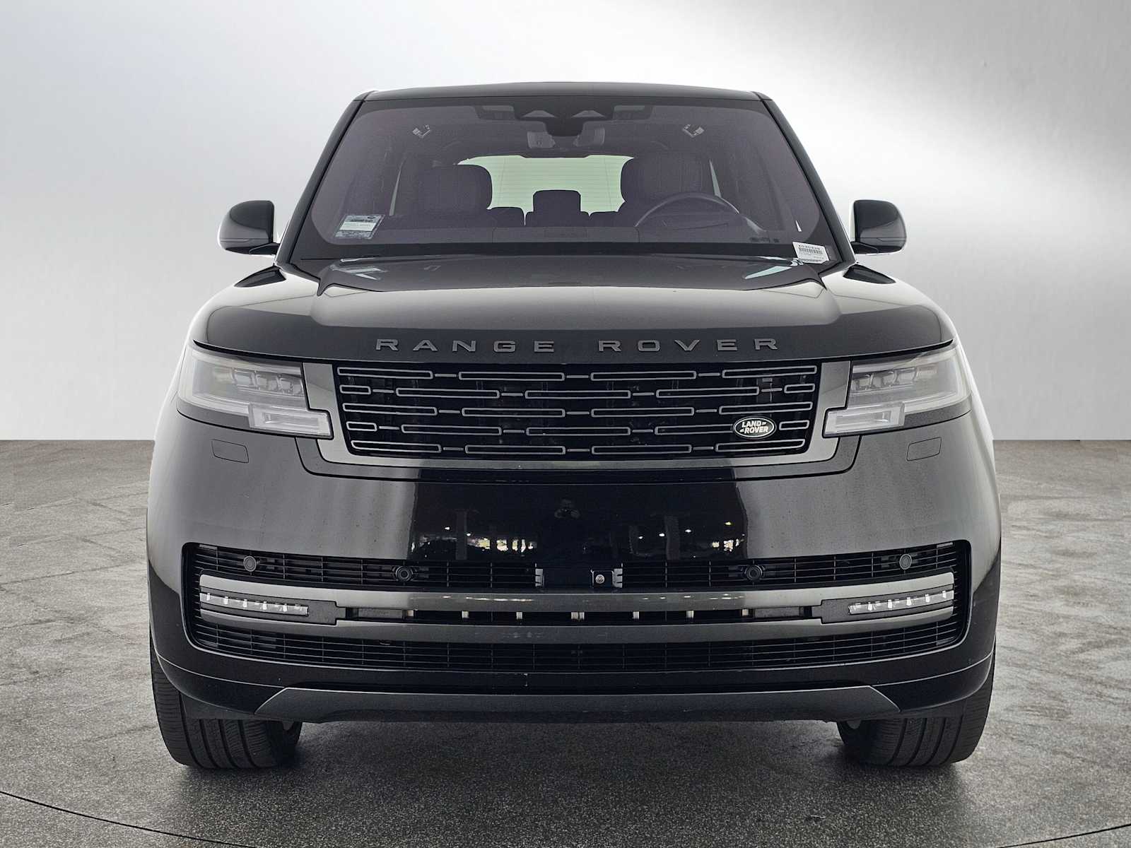 2023 Land Rover Range Rover SE photo 3