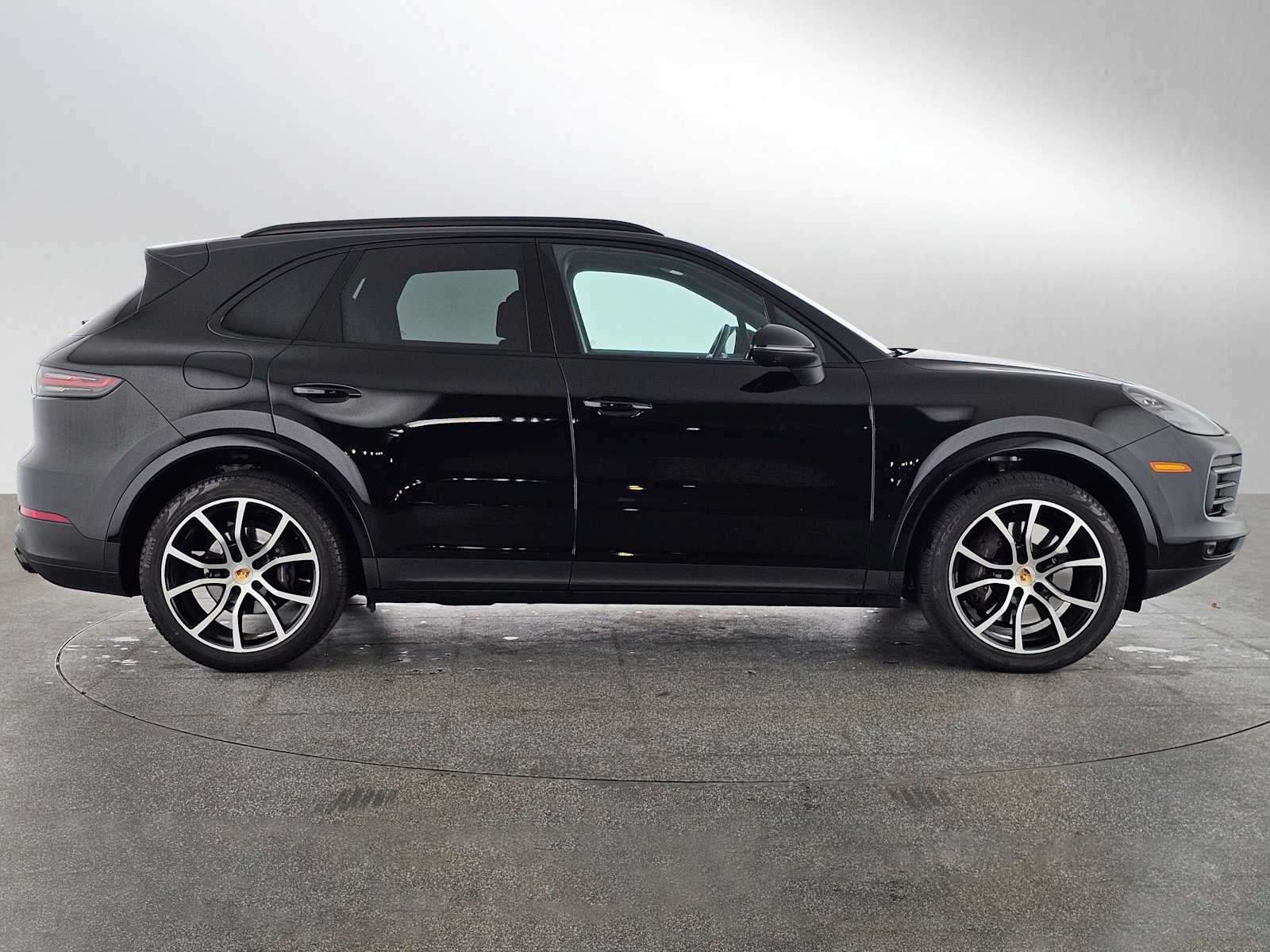 2022 Porsche Cayenne Platinum Edition photo 5