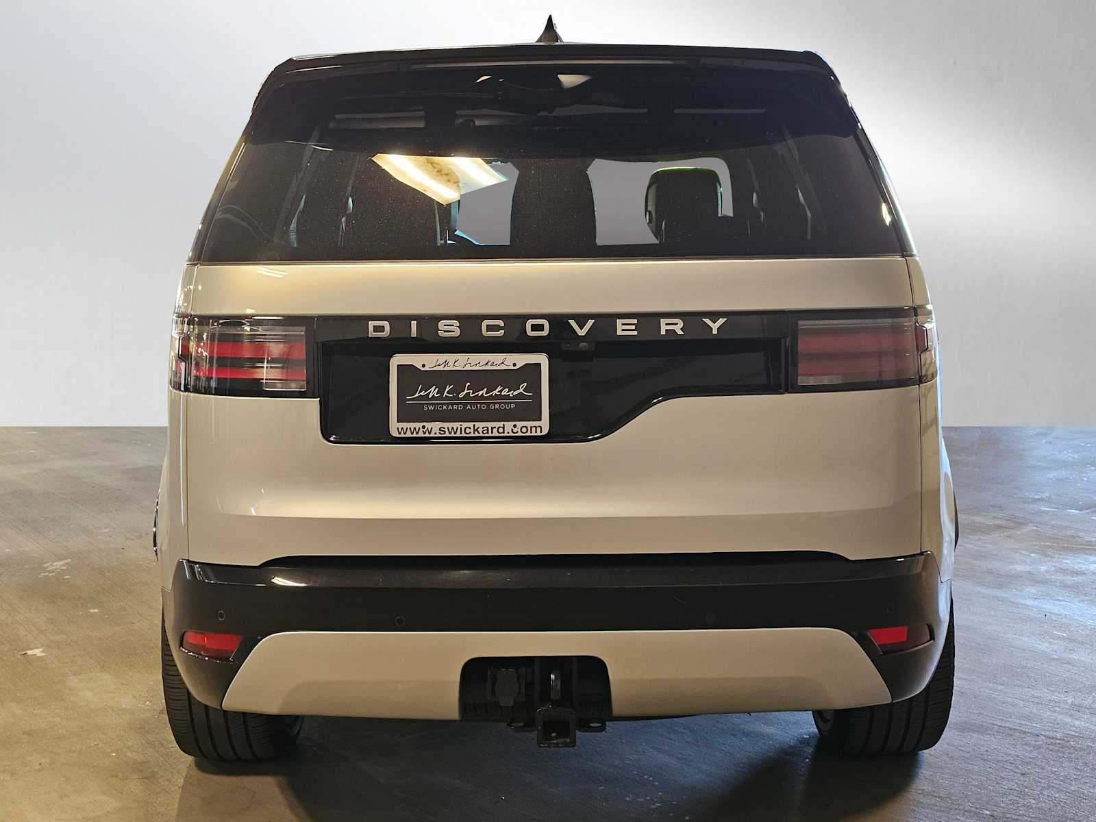 2024 Land Rover Discovery Metropolitan Edition photo 4