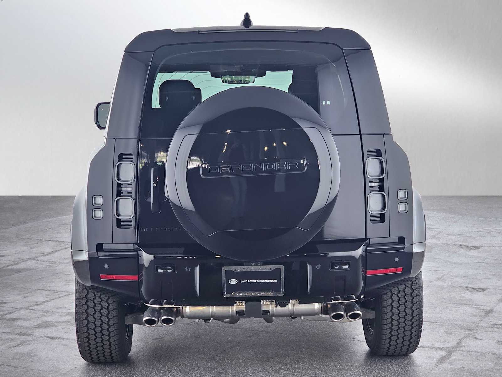2025 Land Rover Defender 90 V8 photo 4