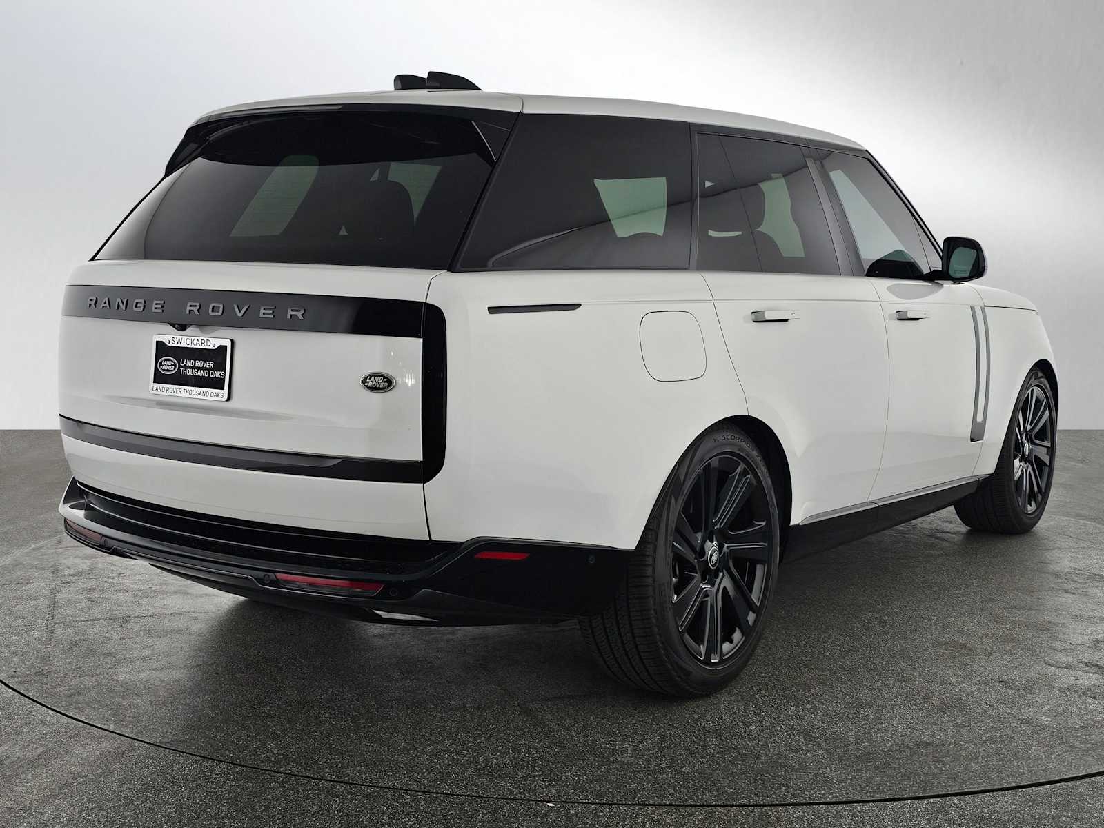 2023 Land Rover Range Rover SE photo 4
