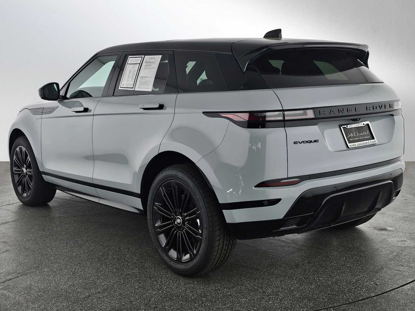 2025 Land Rover Range Rover Evoque Dynamic SE photo 3