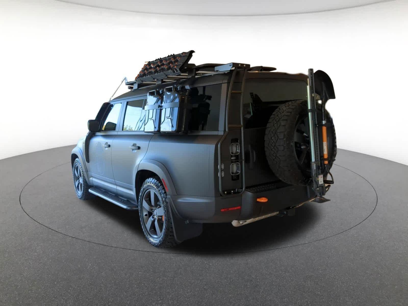 2023 Land Rover Defender 130 SE photo 3