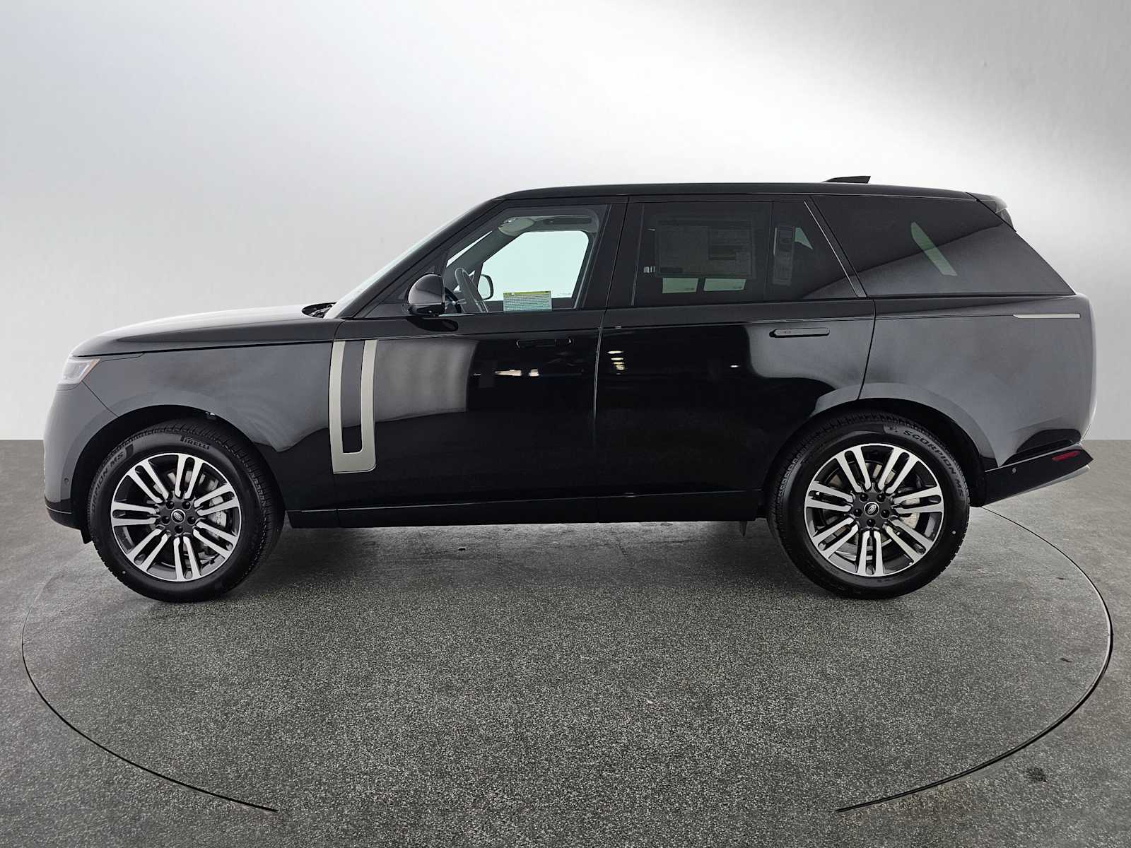 2025 Land Rover Range Rover SE photo 2