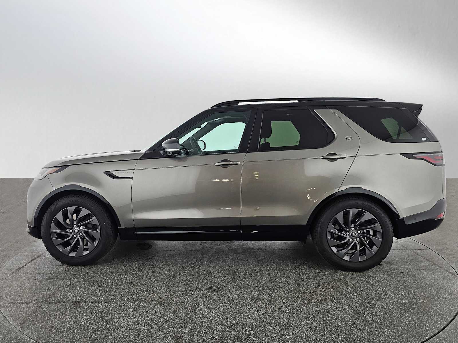 2024 Land Rover Discovery SE photo 2
