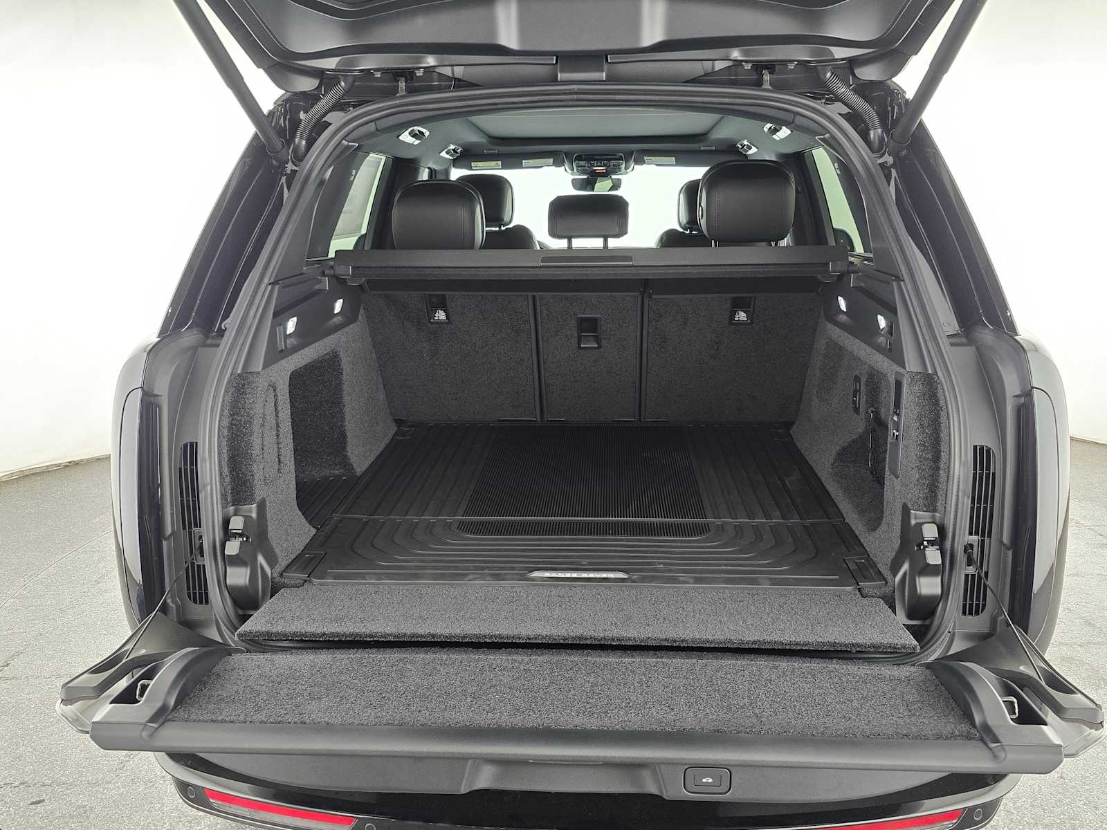 2025 Land Rover Range Rover SE - Photo 14
