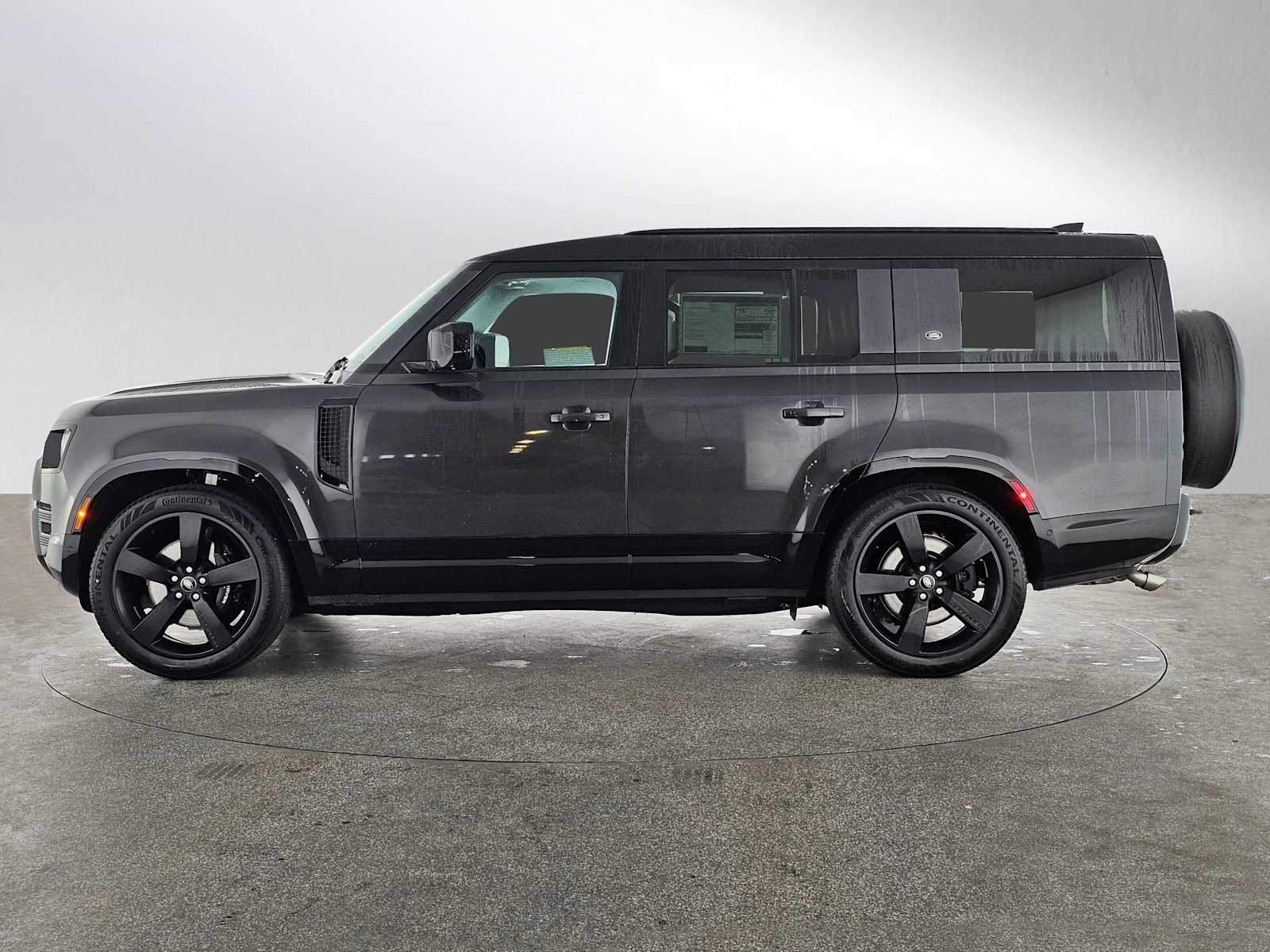 2024 Land Rover Defender 130 V8 photo 2