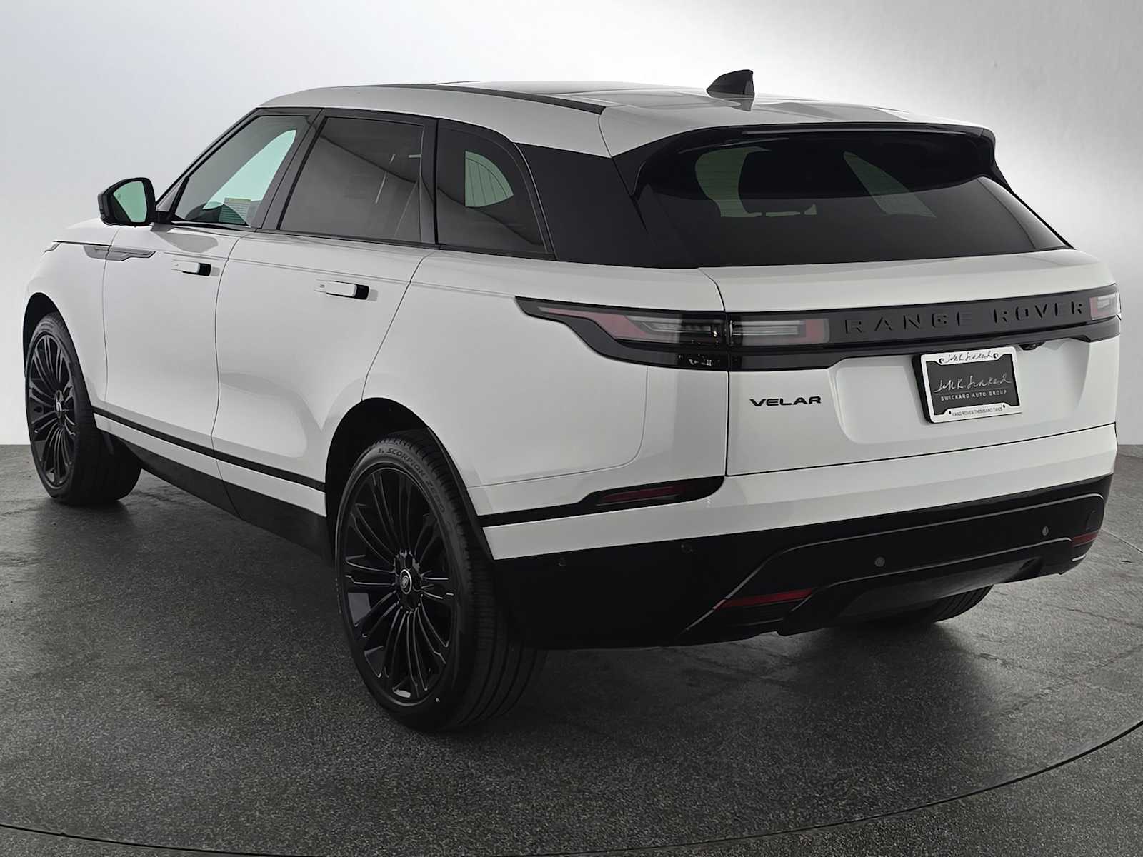 2026 Land Rover Range Rover Velar P400 Dynamic SE photo 3
