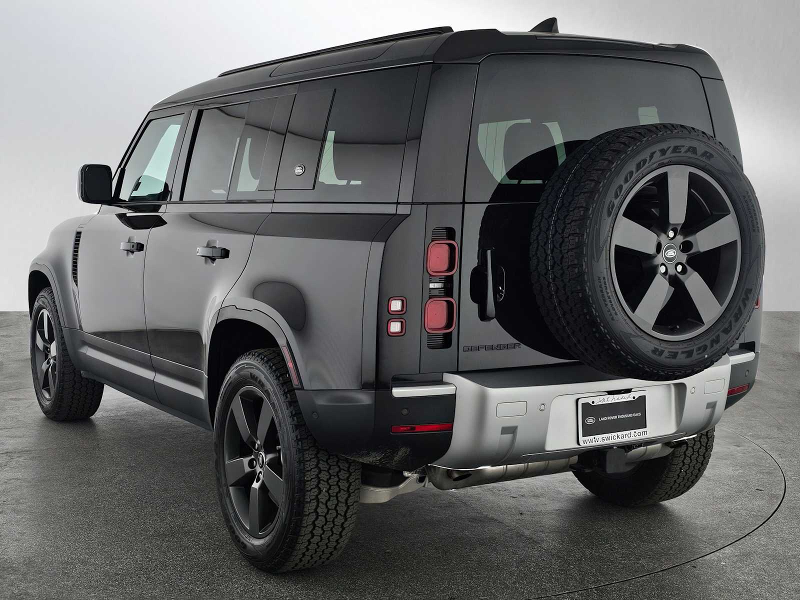 2024 Land Rover Defender 110 S photo 3