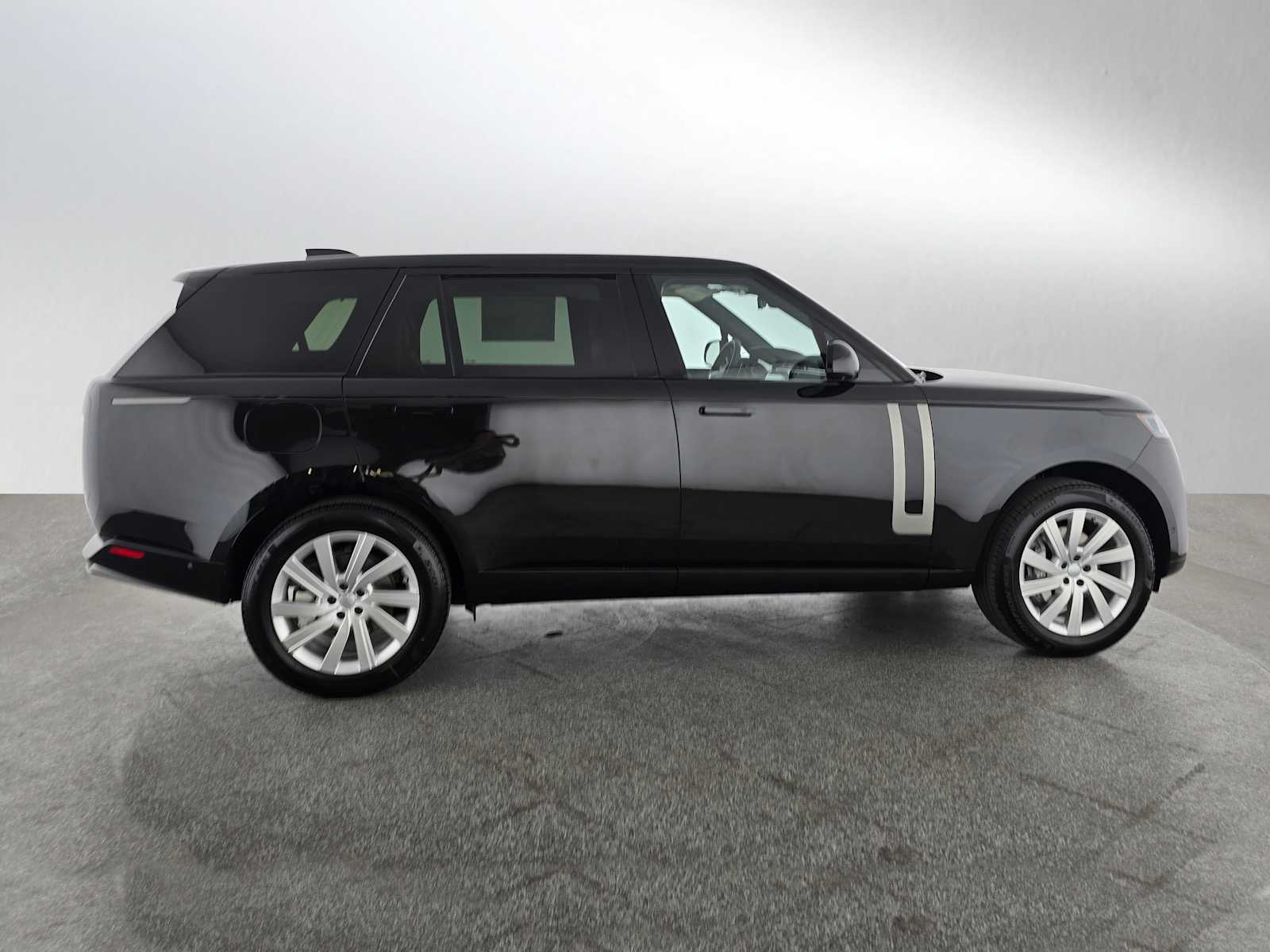 2025 Land Rover Range Rover SE photo 2