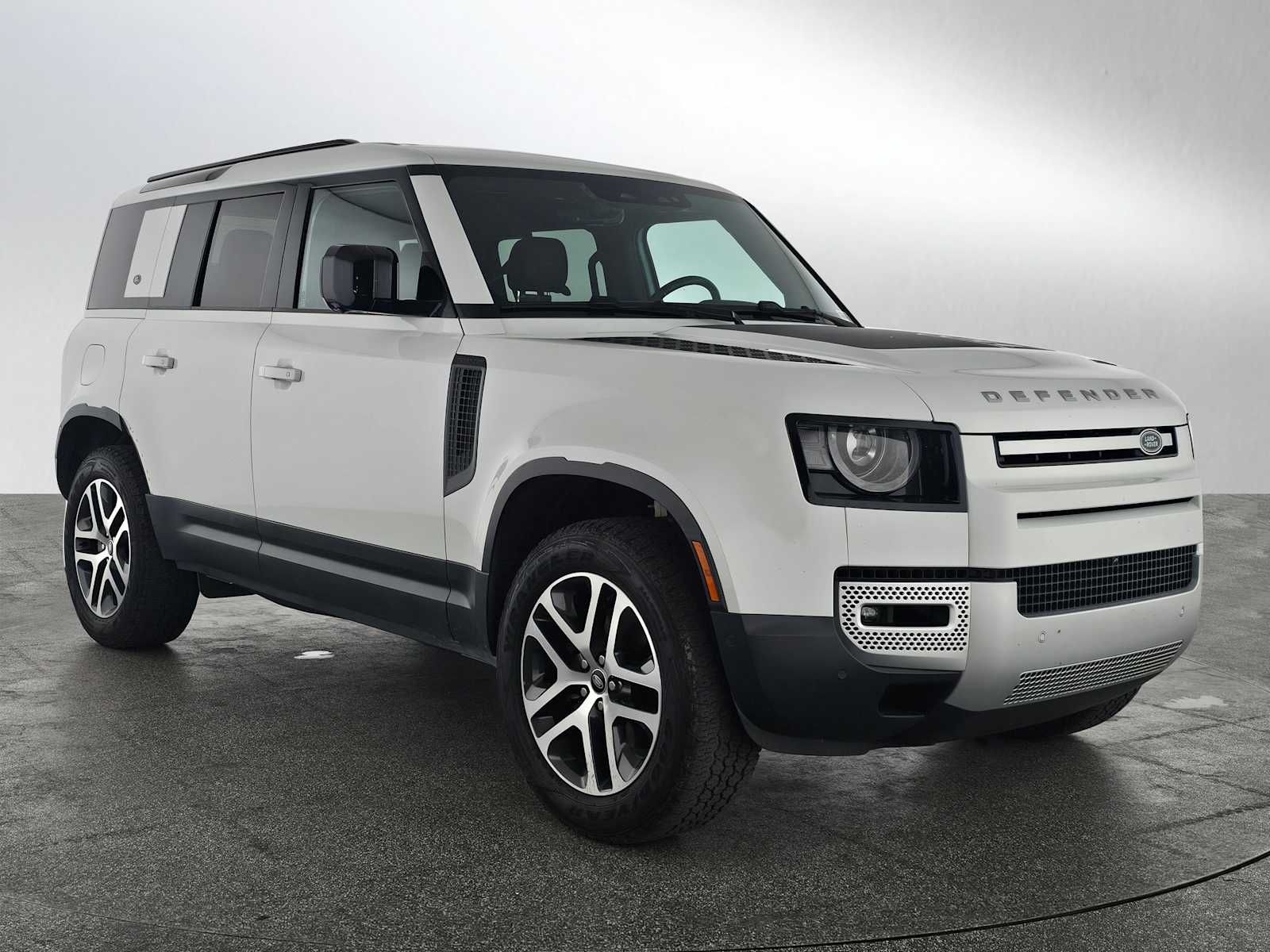 2023 Land Rover Defender S photo 6